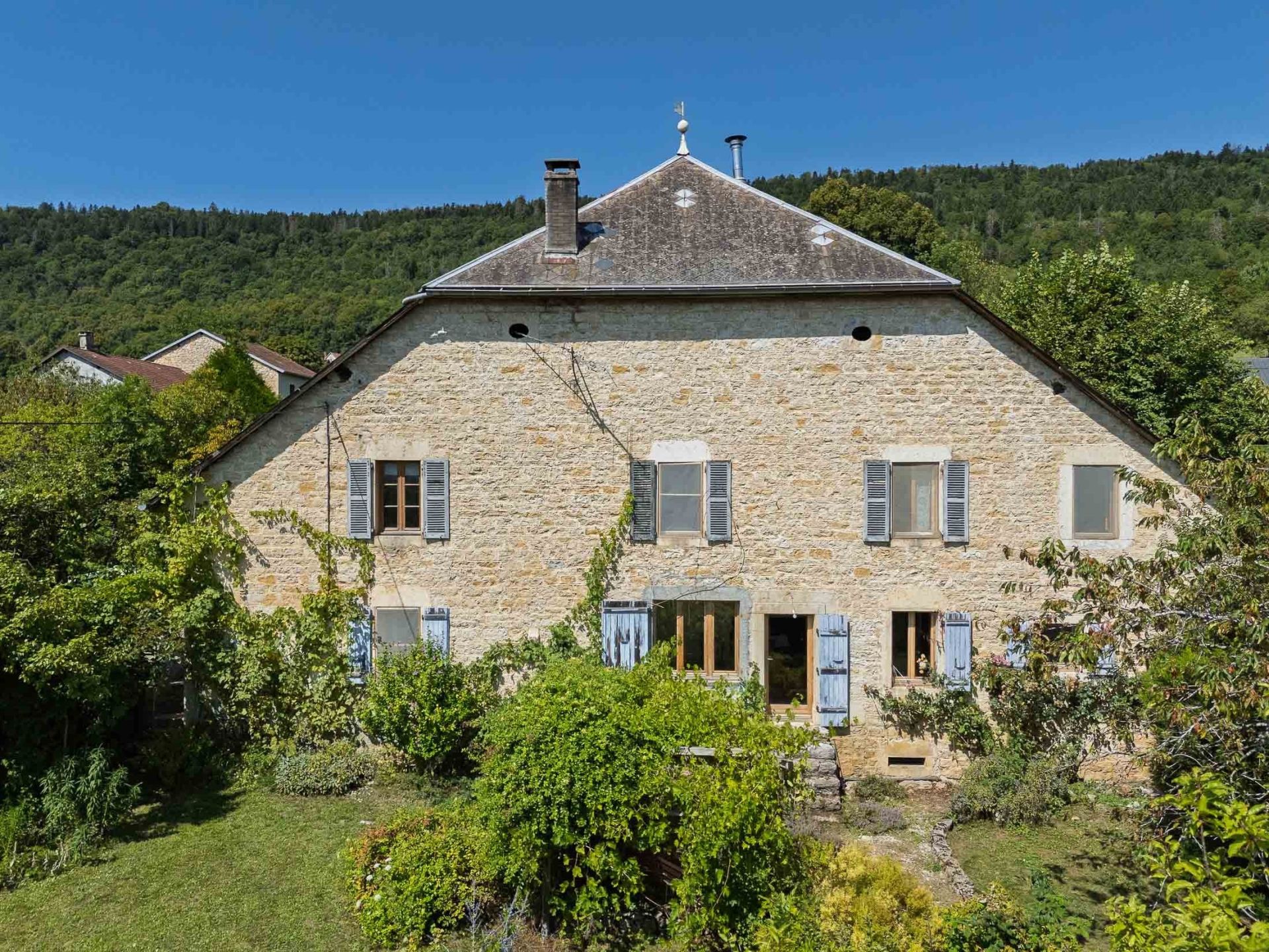 maison 5 Pièces en vente sur VALROMEY SUR SERAN (01260)