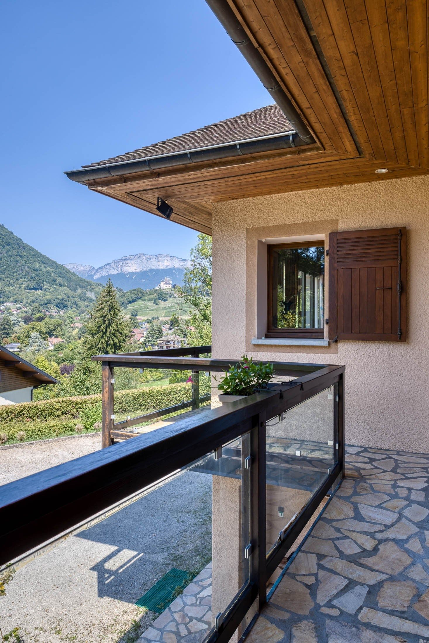 house 10 Rooms for sale on MENTHON ST BERNARD (74290)