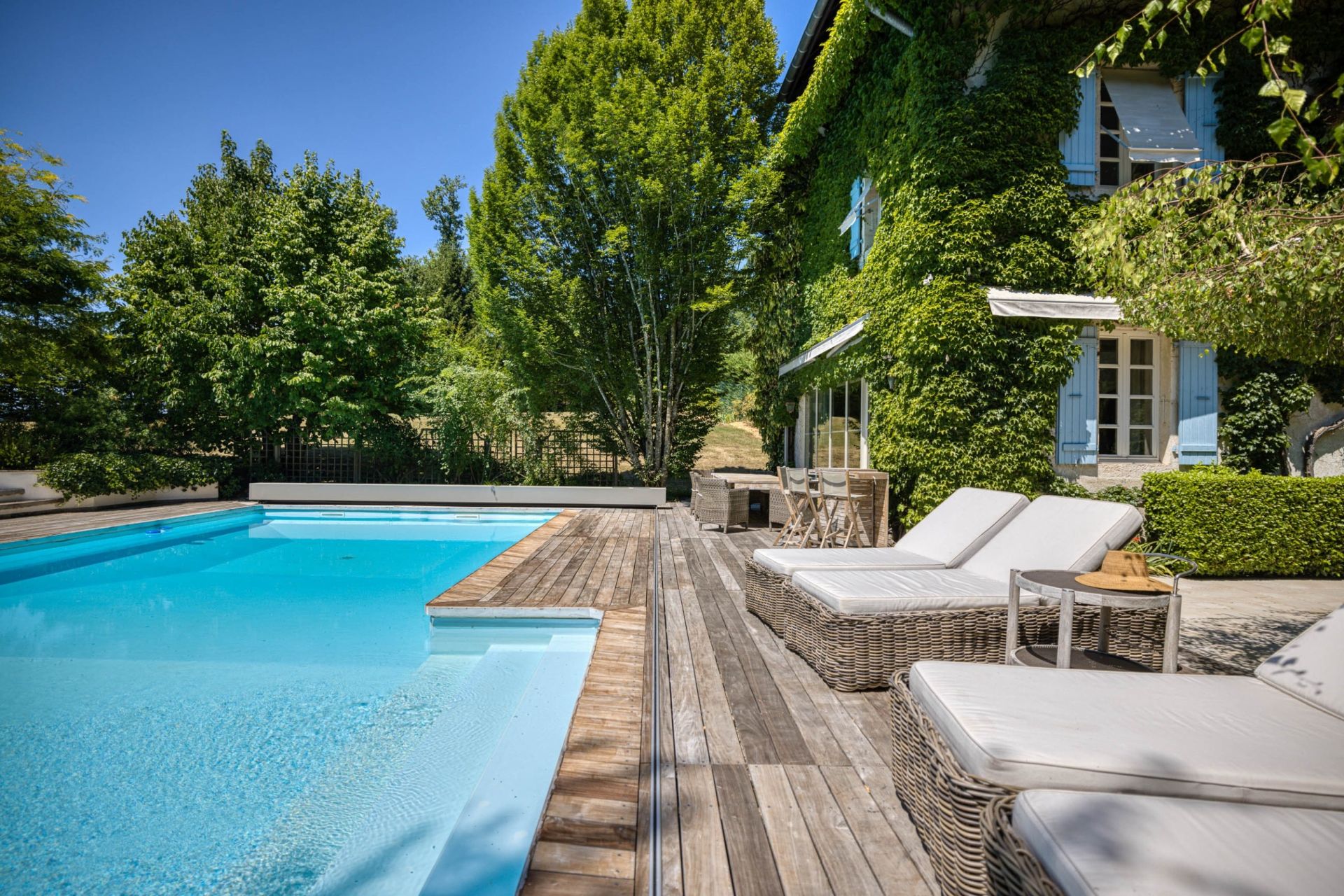 house 12 Rooms for sale on CHAPEIRY (74540)