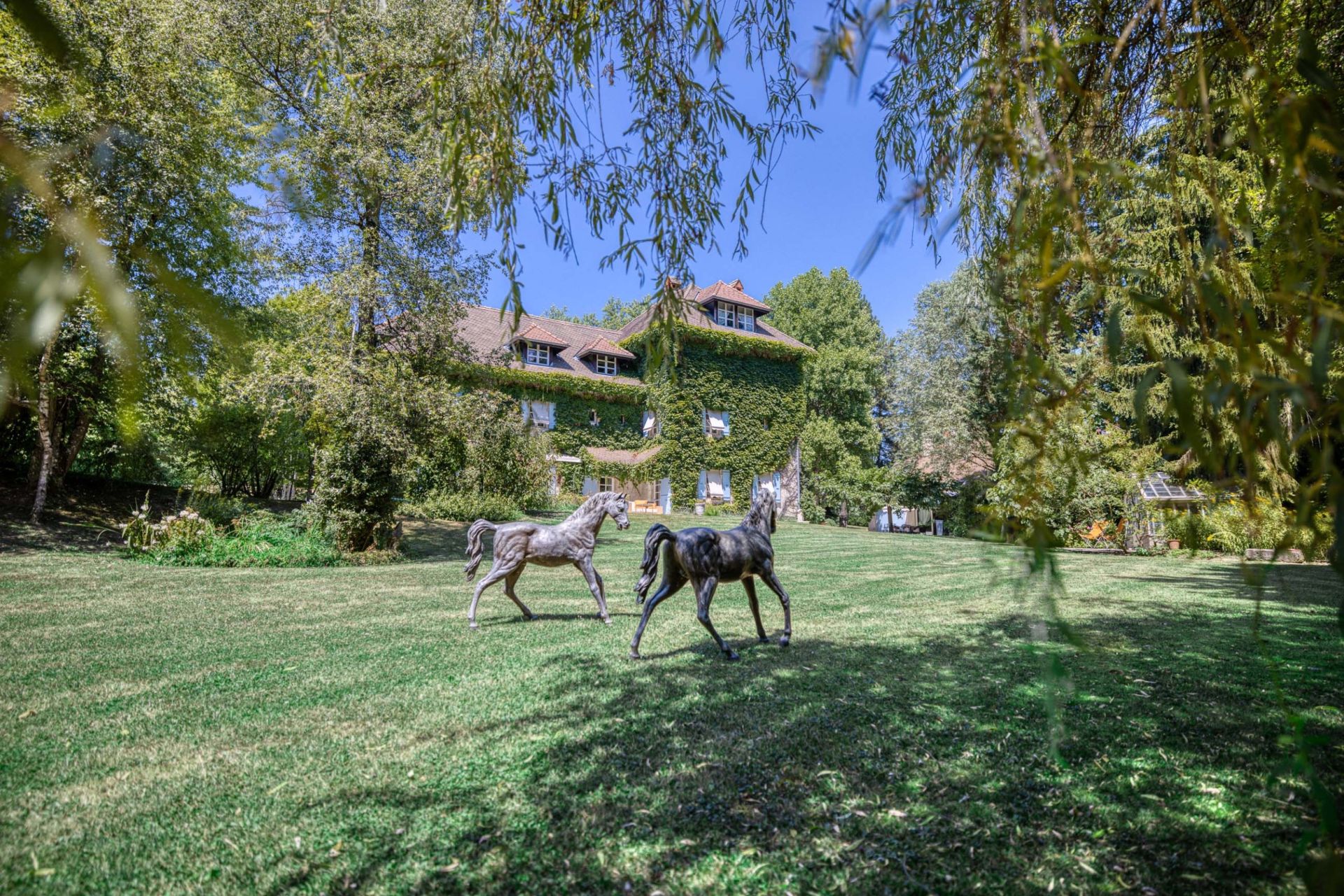 house 12 Rooms for sale on CHAPEIRY (74540)