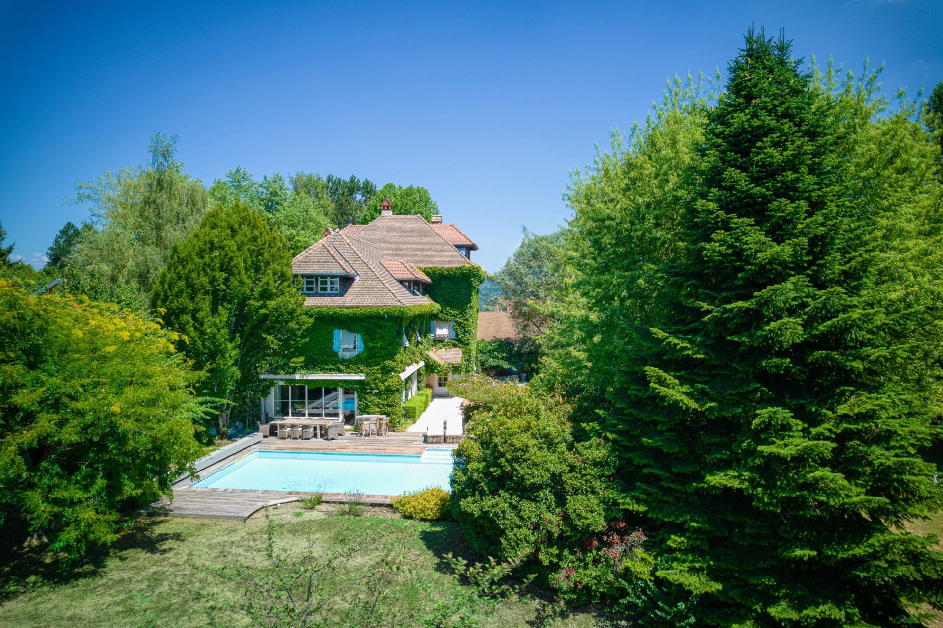 house 12 Rooms for sale on CHAPEIRY (74540)