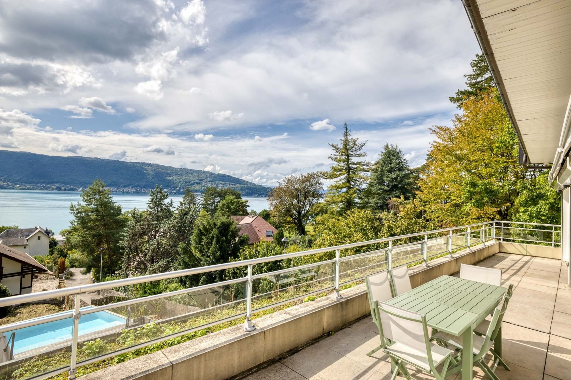 apartment 8 Rooms for sale on VEYRIER DU LAC (74290)