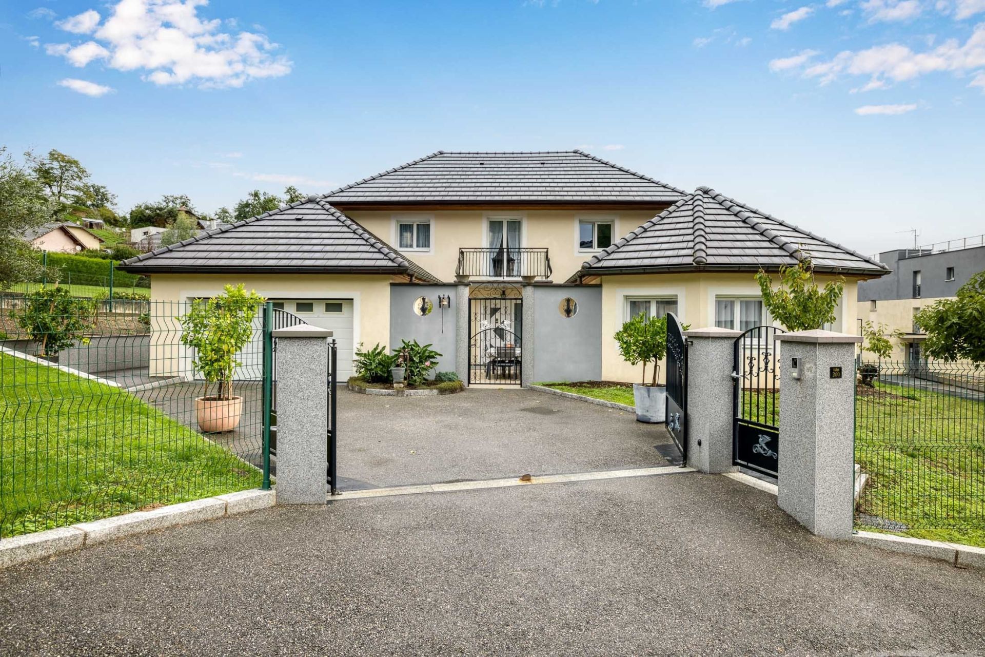 house 6 Rooms for sale on LE BOURGET DU LAC (73370)