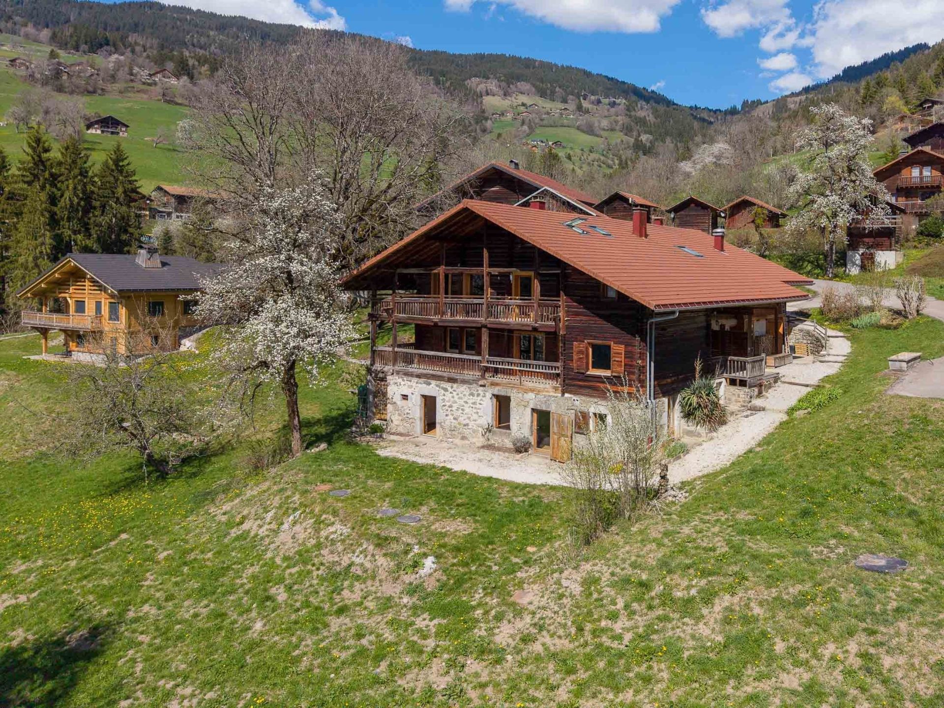 chalet 15 Pièces en vente sur MANIGOD (74230)
