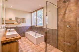 maison 6 Pièces en vente sur VEYRIER DU LAC (74290)