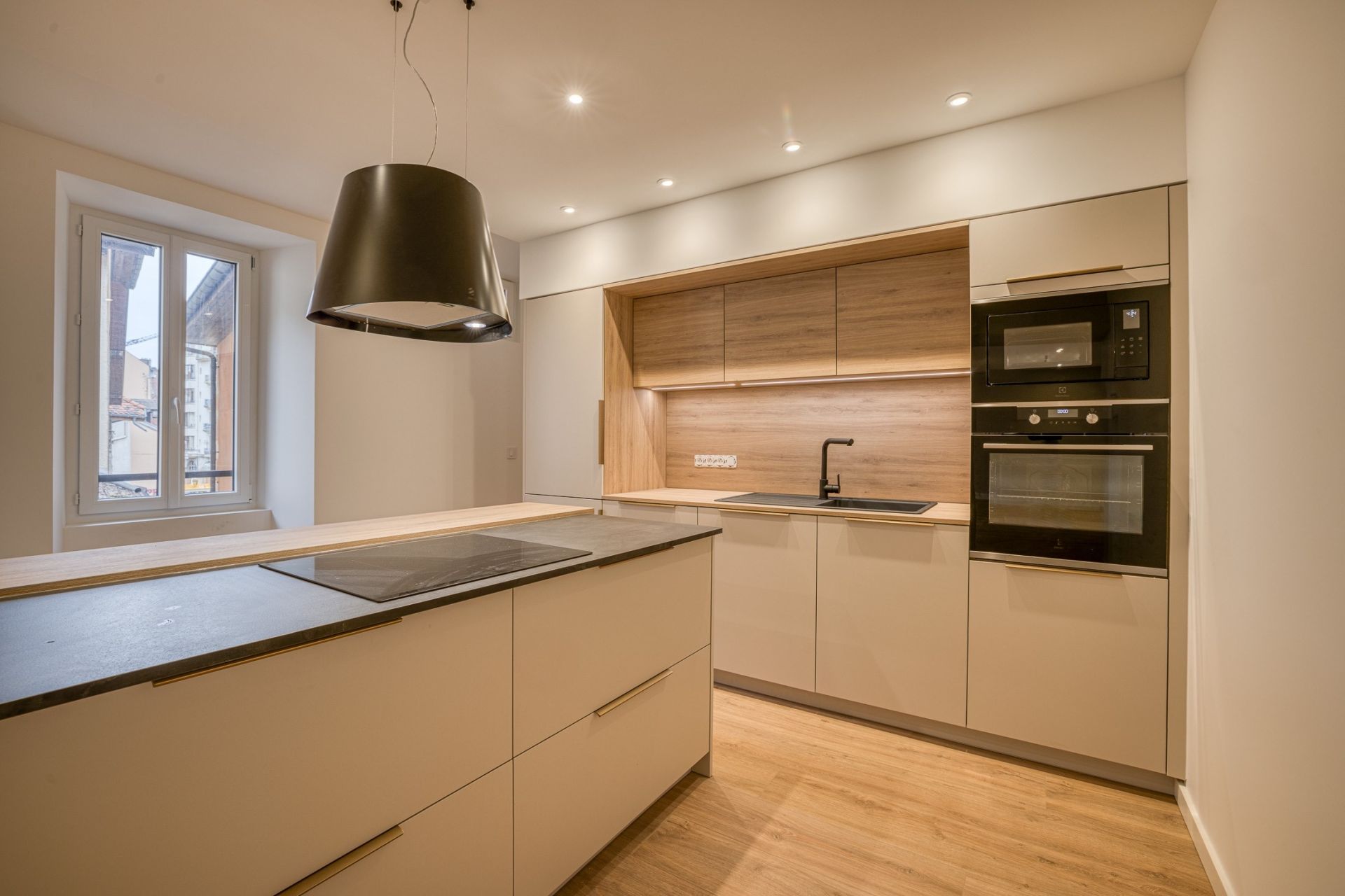 apartment 3 Rooms for sale on ANNECY (74000)