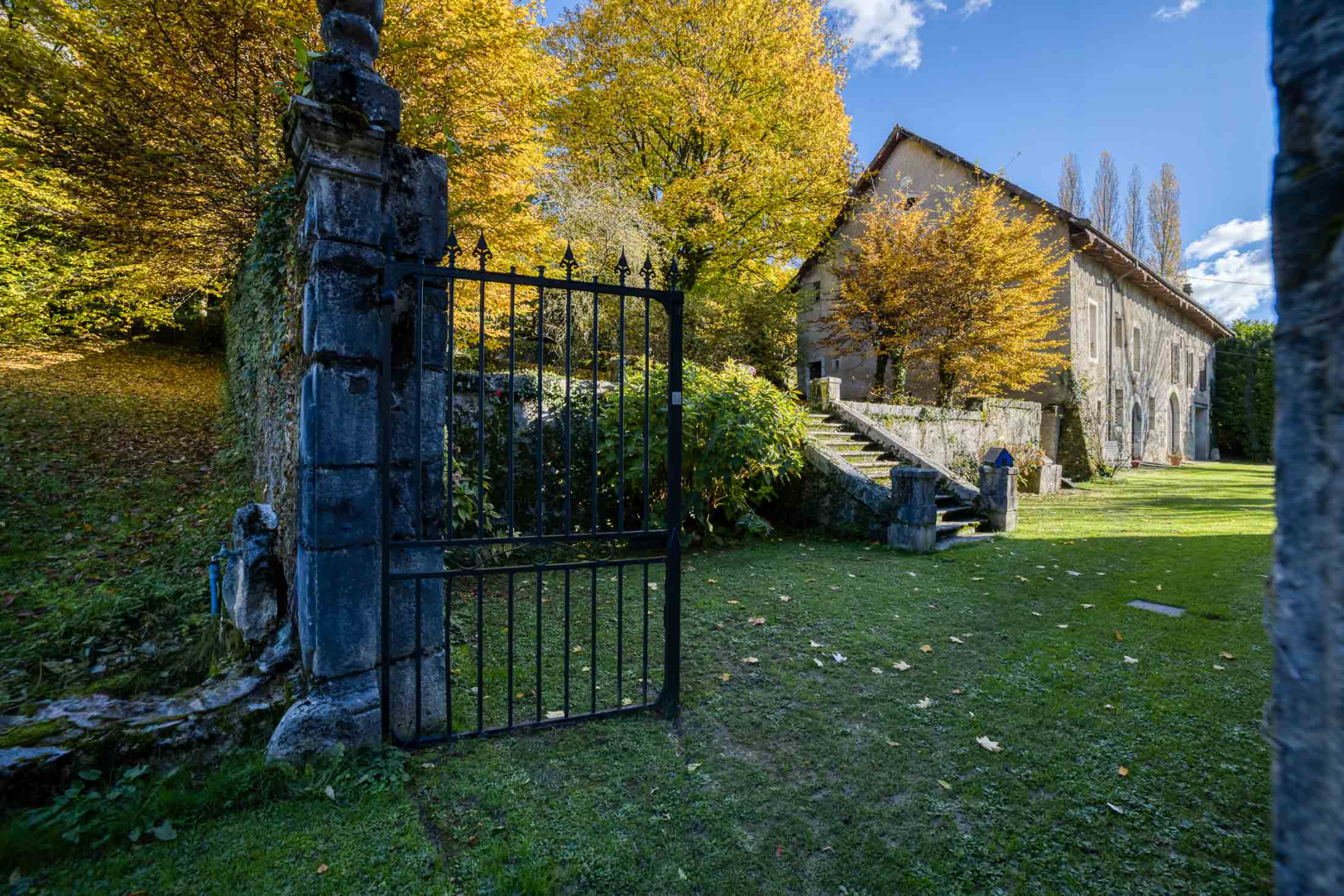 castle 18 Rooms for sale on SERRIERES EN CHAUTAGNE (73310)