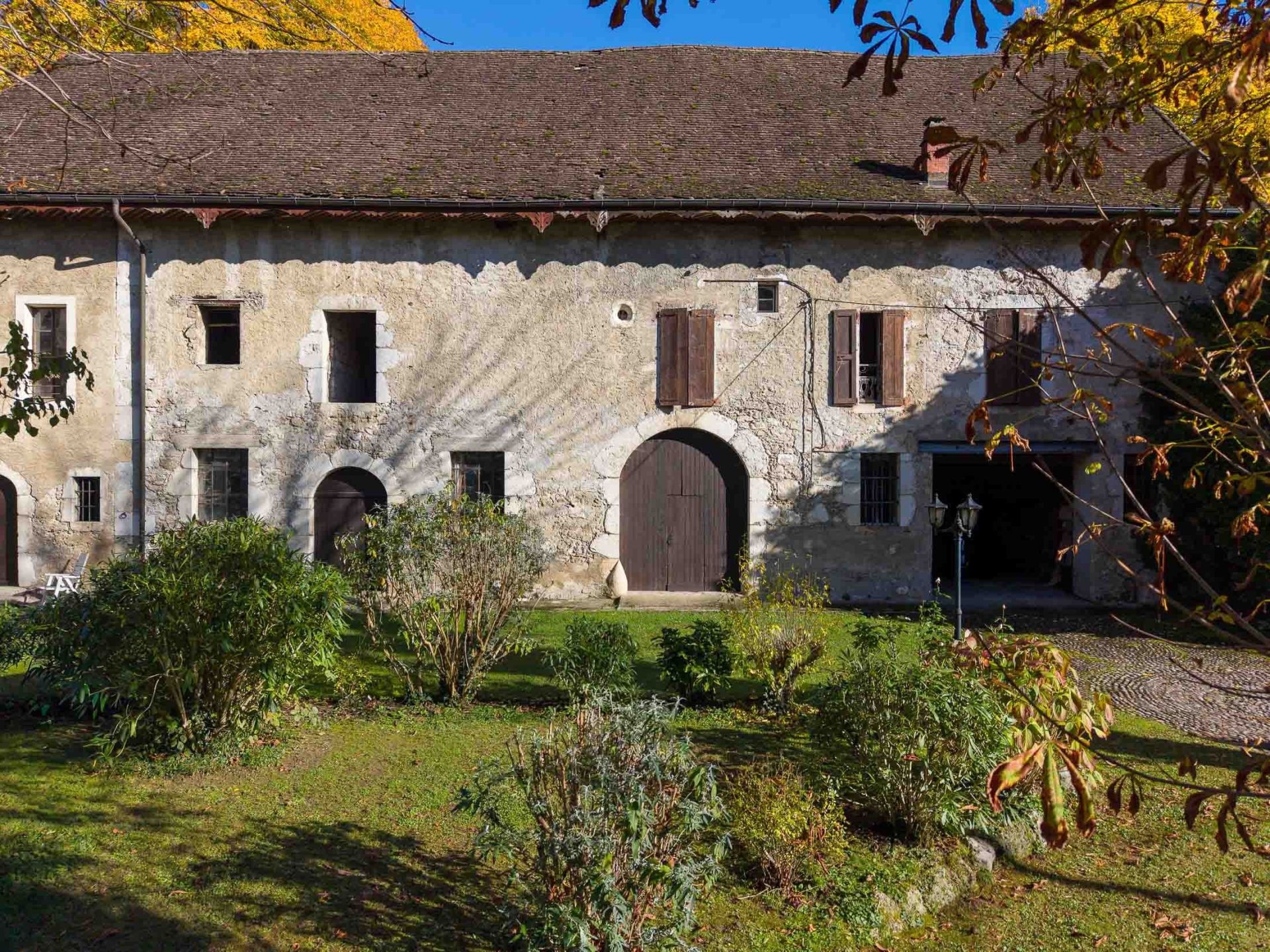 castle 18 Rooms for sale on SERRIERES EN CHAUTAGNE (73310)