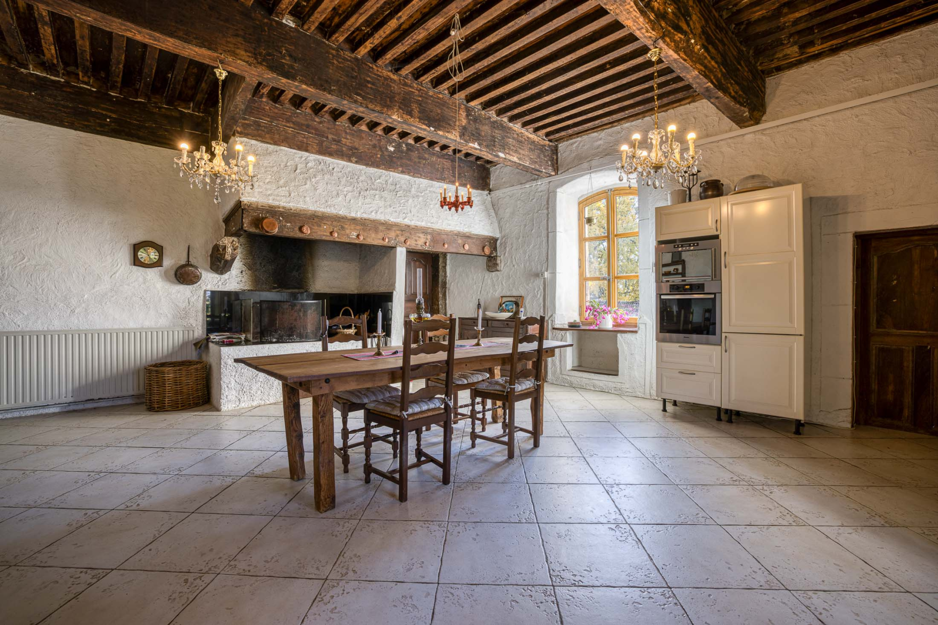 castle 18 Rooms for sale on SERRIERES EN CHAUTAGNE (73310)