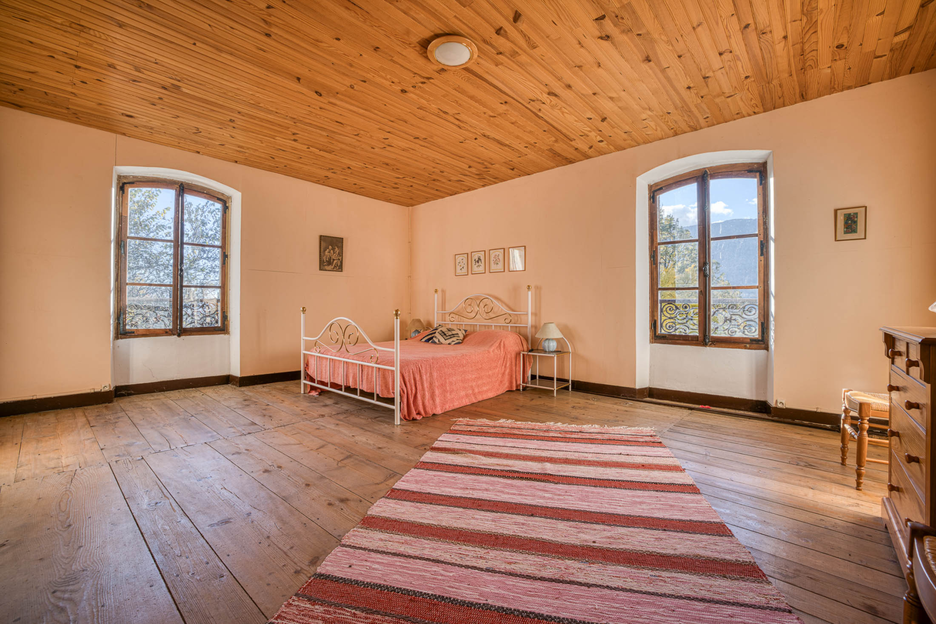 castle 18 Rooms for sale on SERRIERES EN CHAUTAGNE (73310)