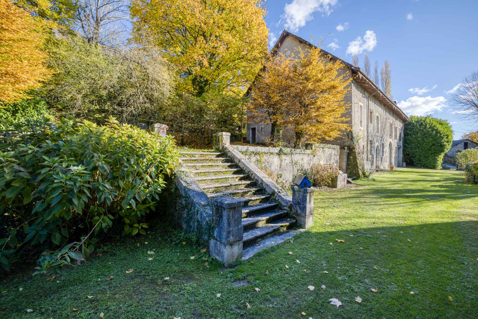 castle 18 Rooms for sale on SERRIERES EN CHAUTAGNE (73310)