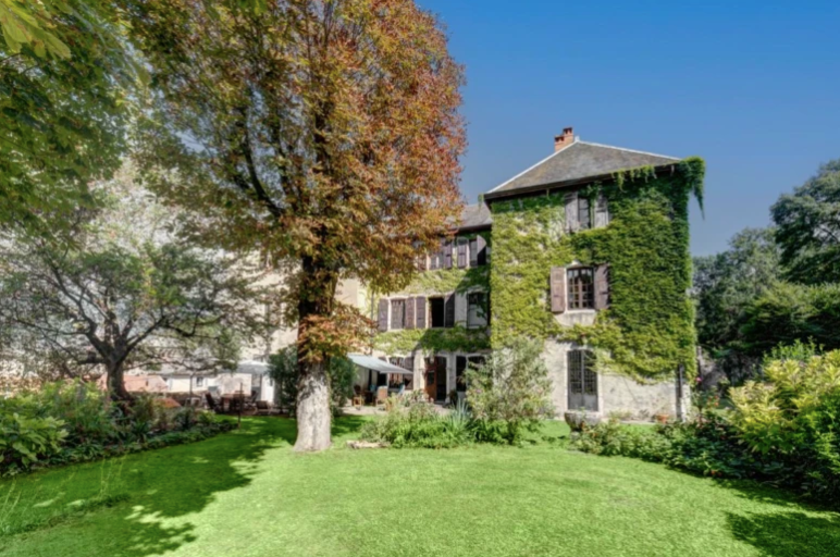 propriété 18 Pièces en vente sur SERRIERES EN CHAUTAGNE (73310)