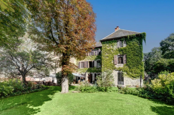 Sale House Serrières-en-Chautagne 18 Rooms 700 m²