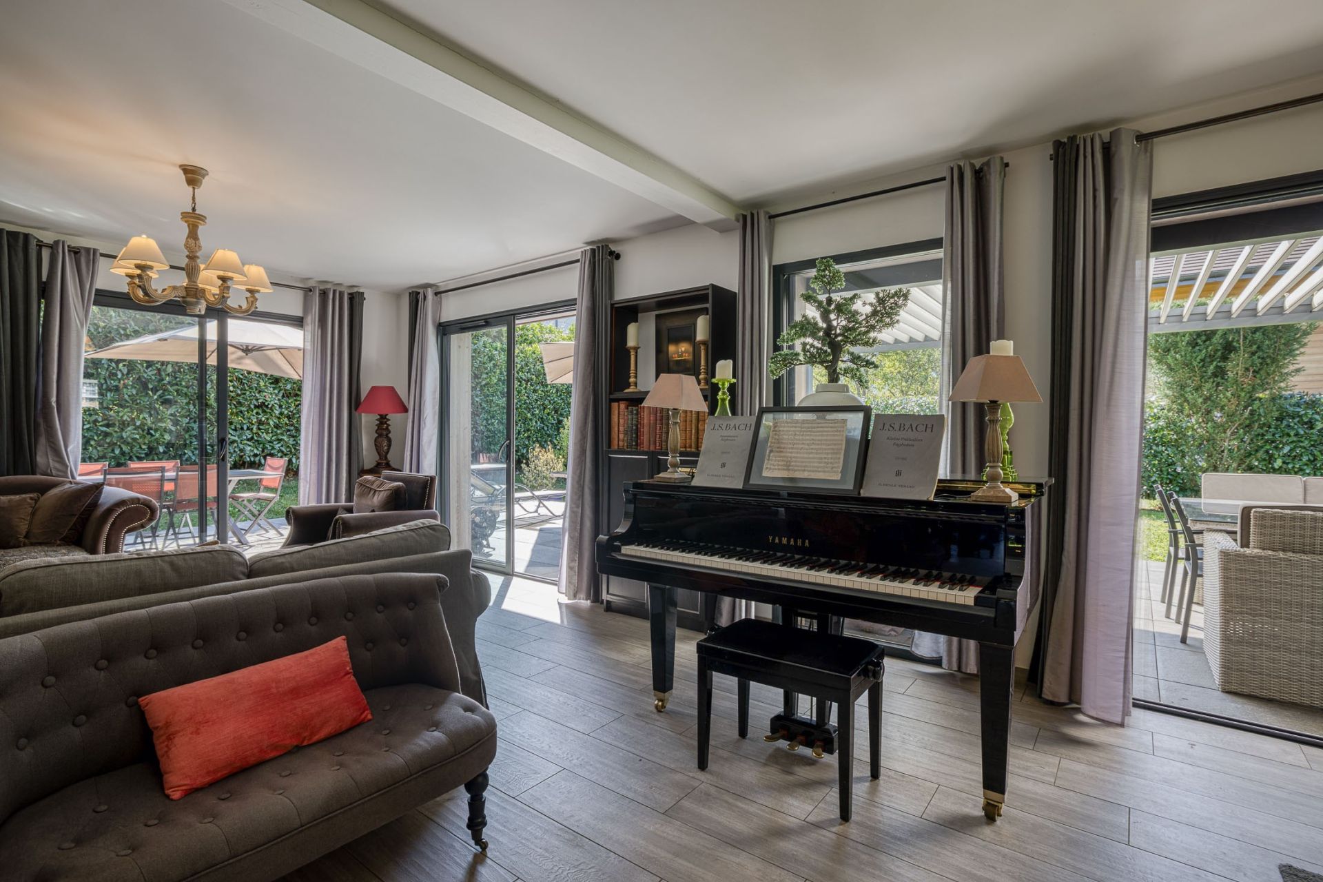 house 11 Rooms for sale on SEVRIER (74320)