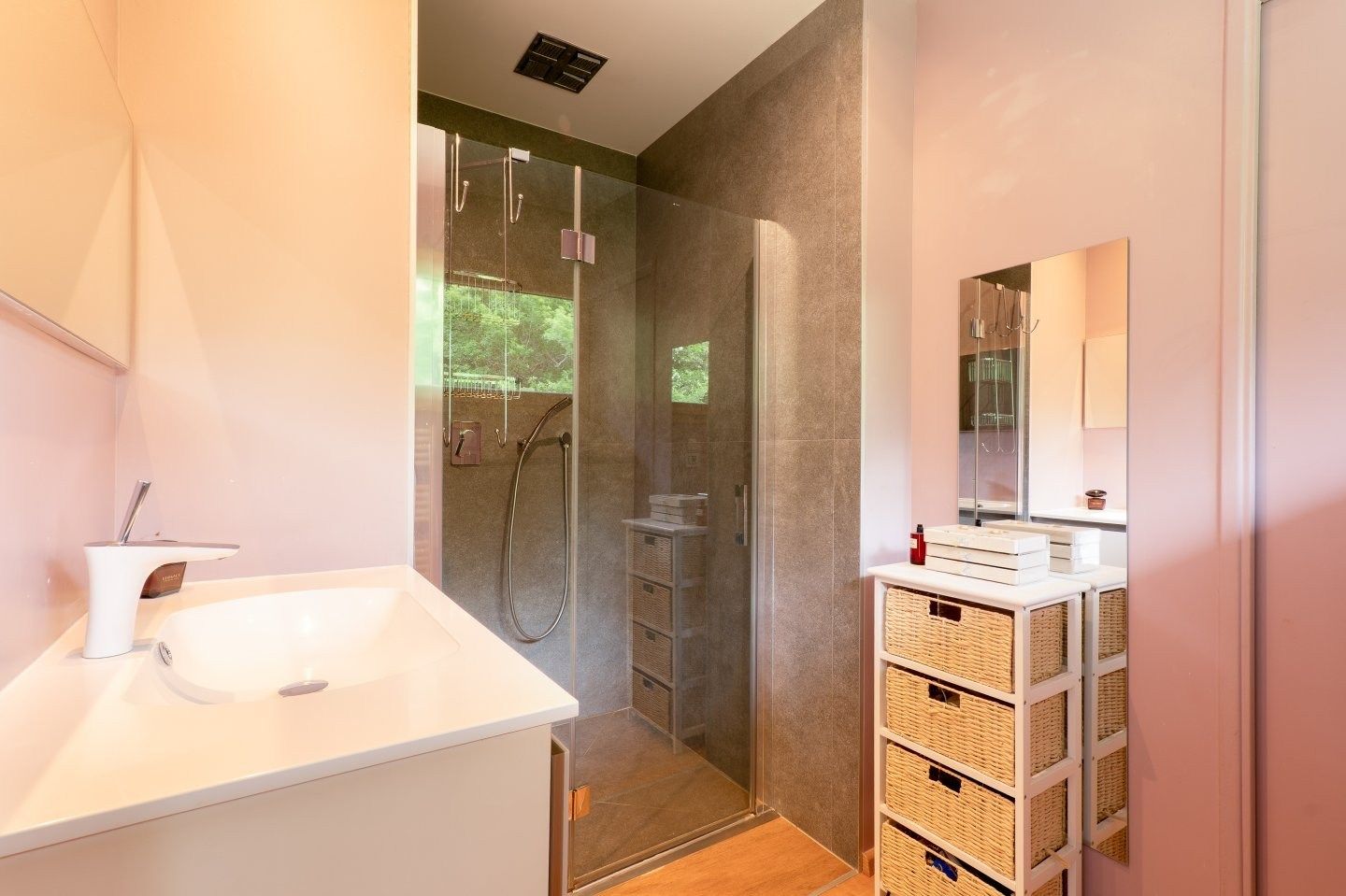 house 6 Rooms for sale on FERRIERES (74370)