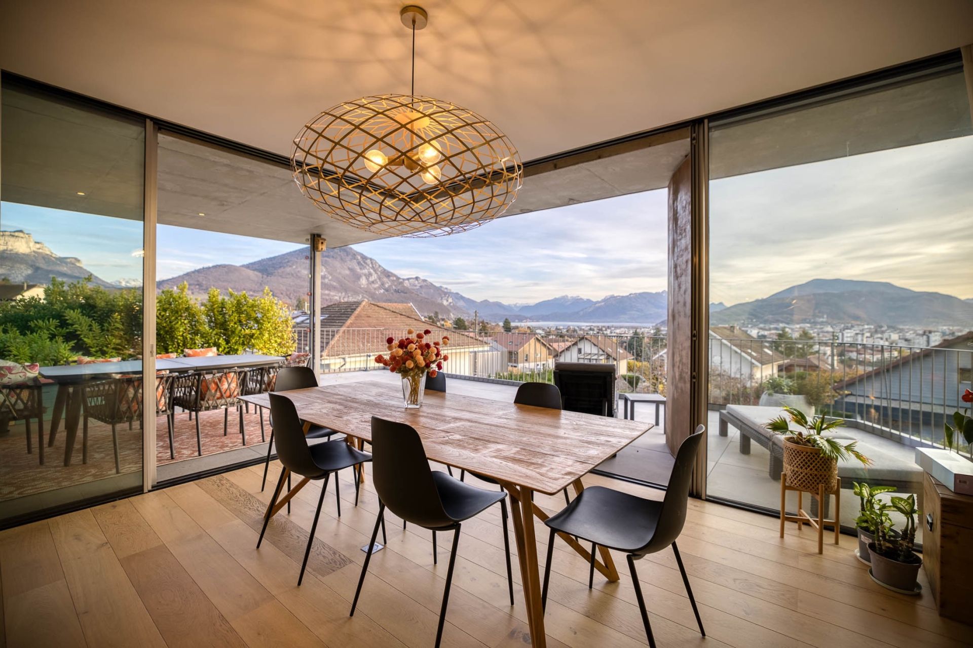 house 10 Rooms for sale on ANNECY LE VIEUX (74940)