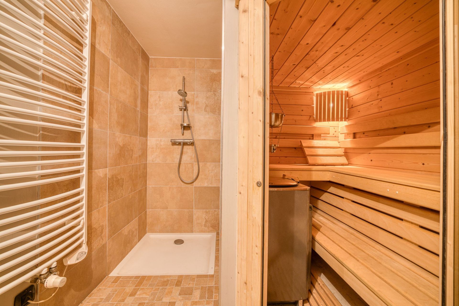 house 7 Rooms for sale on SEVRIER (74320)