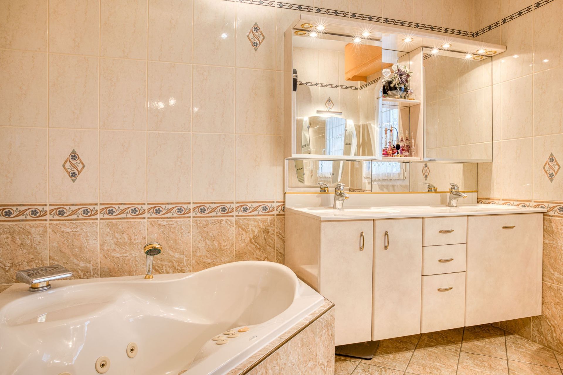 maison 13 Pièces en vente sur CHINDRIEUX (73310)