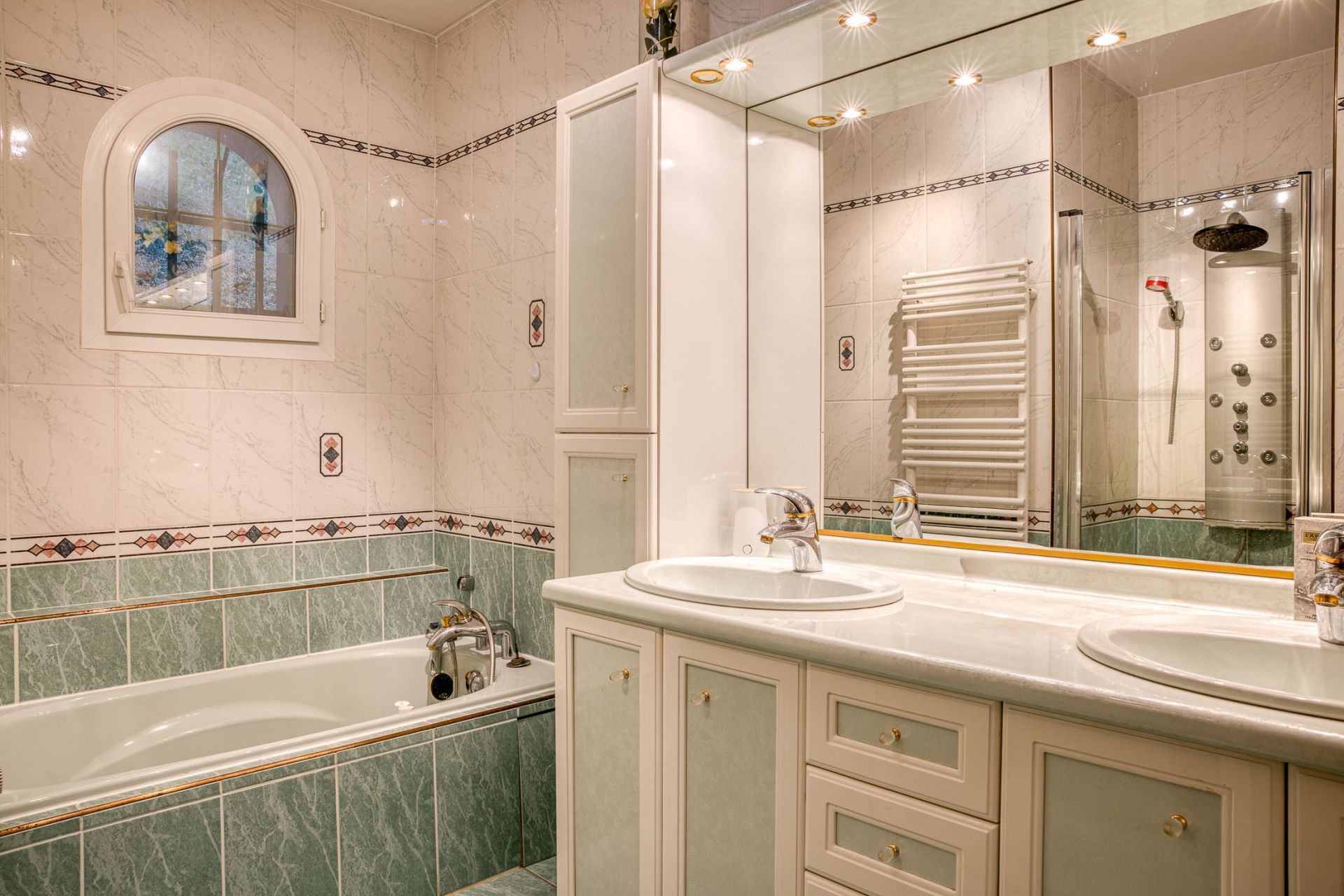 maison 13 Pièces en vente sur CHINDRIEUX (73310)