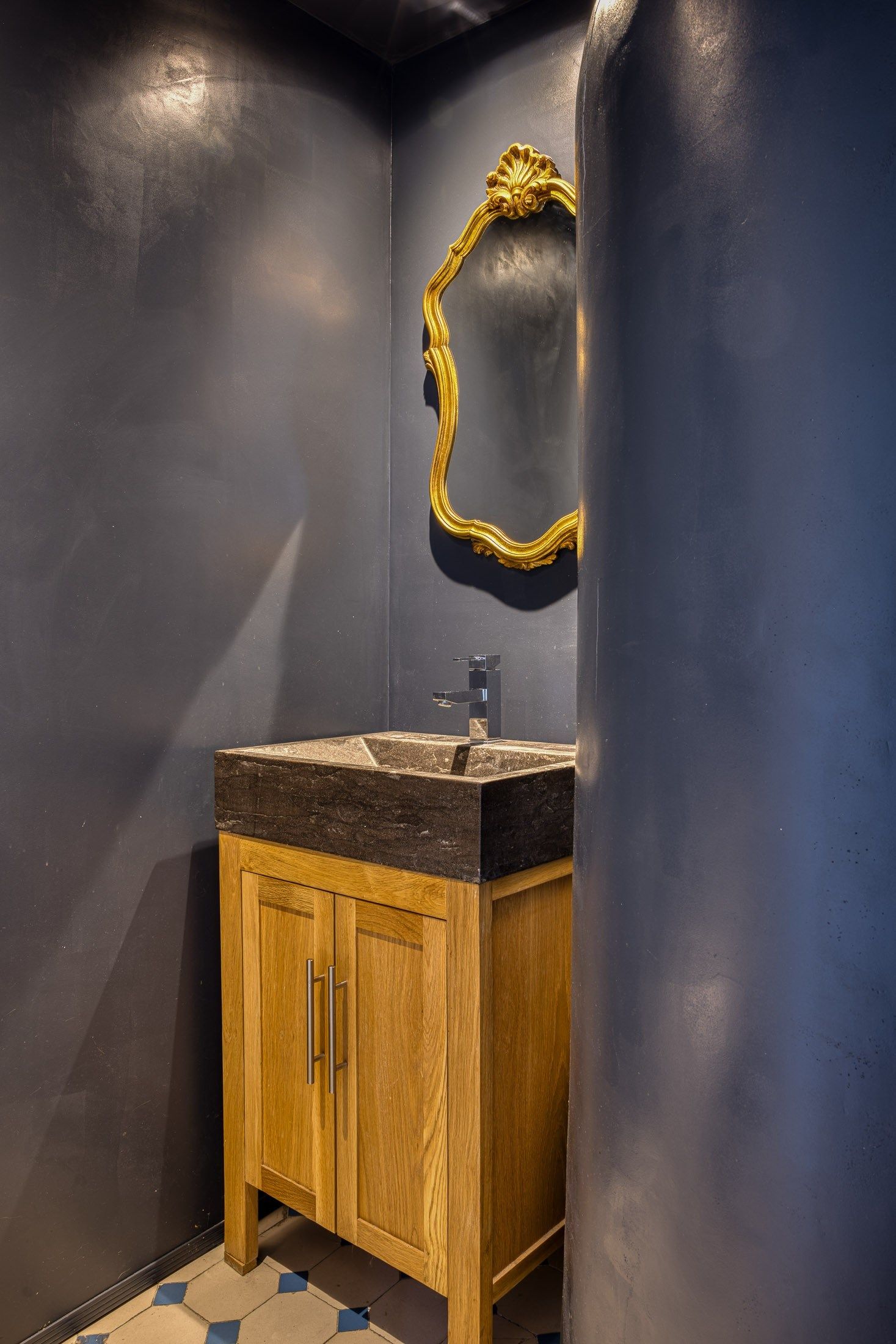 apartment 6 Rooms for sale on AIX LES BAINS (73100)