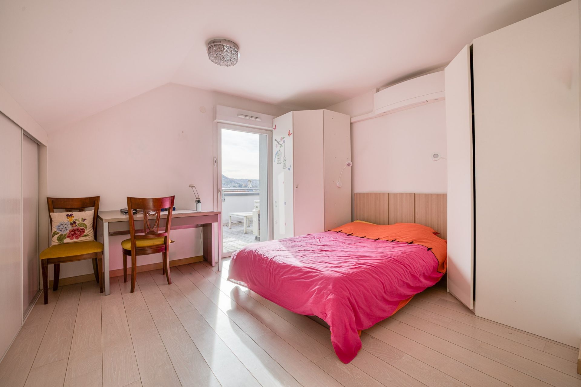 apartment 5 Rooms for sale on ANNECY (74000)