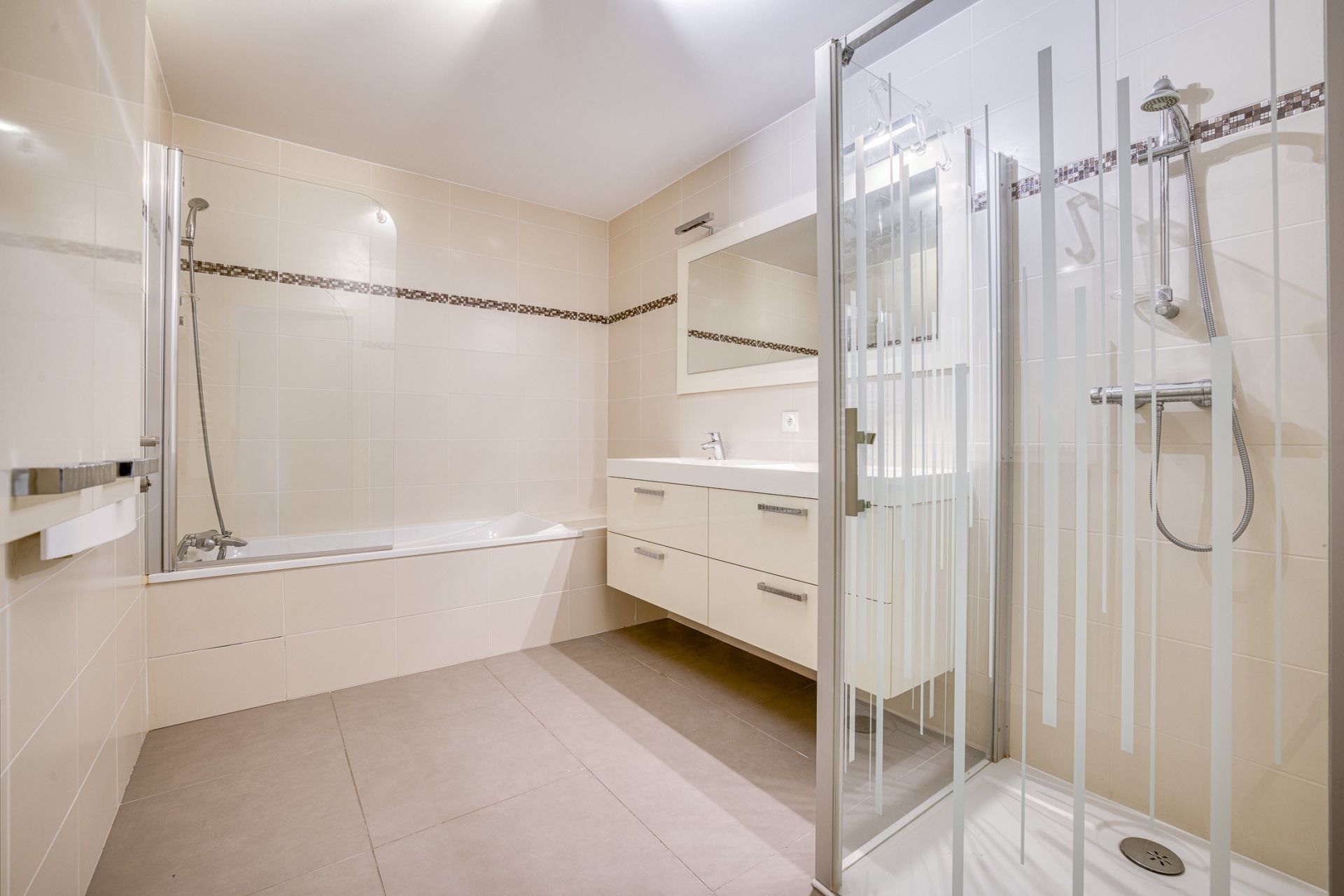 apartment 5 Rooms for sale on ANNECY (74000)