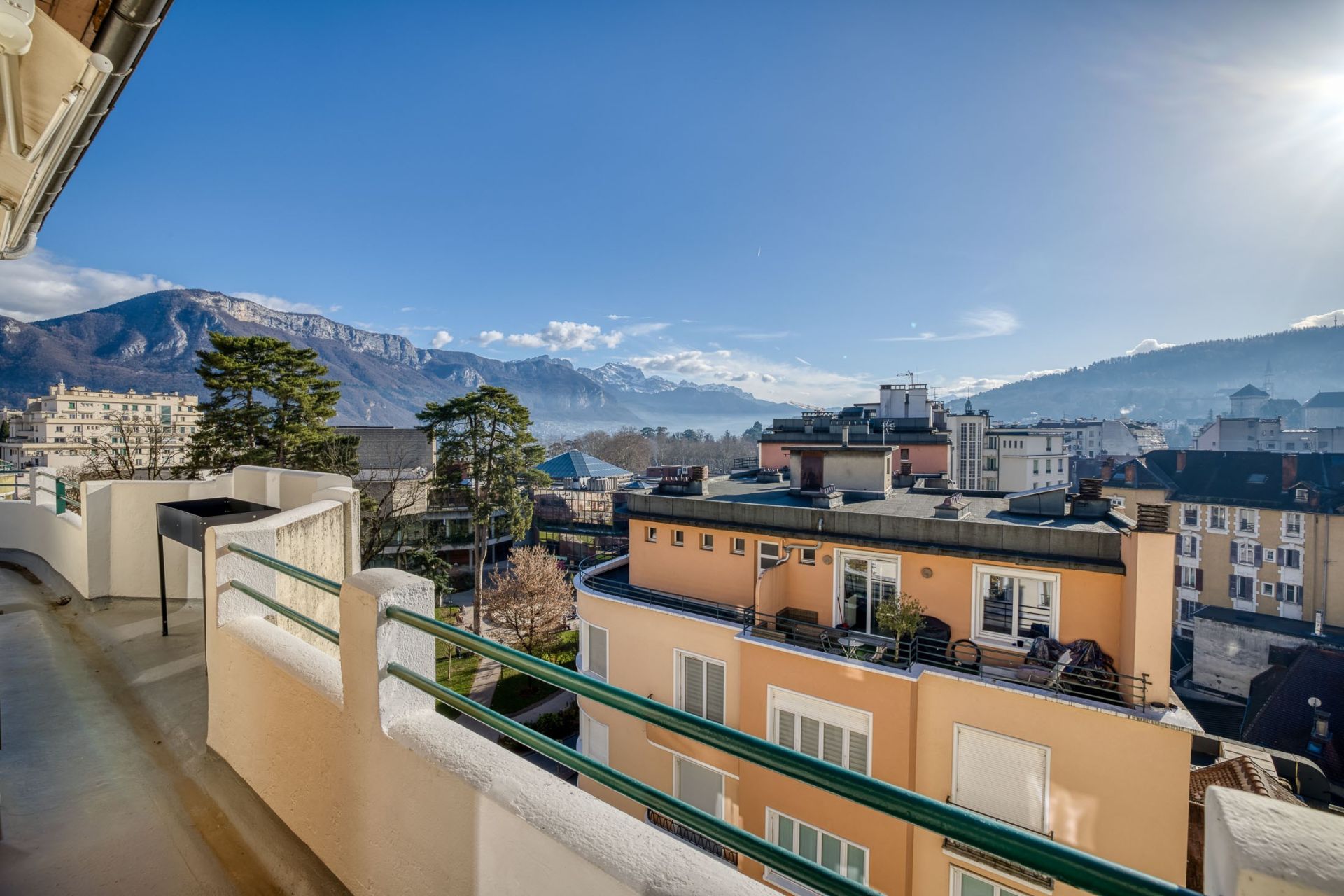 apartment 3 Rooms for sale on ANNECY (74000)