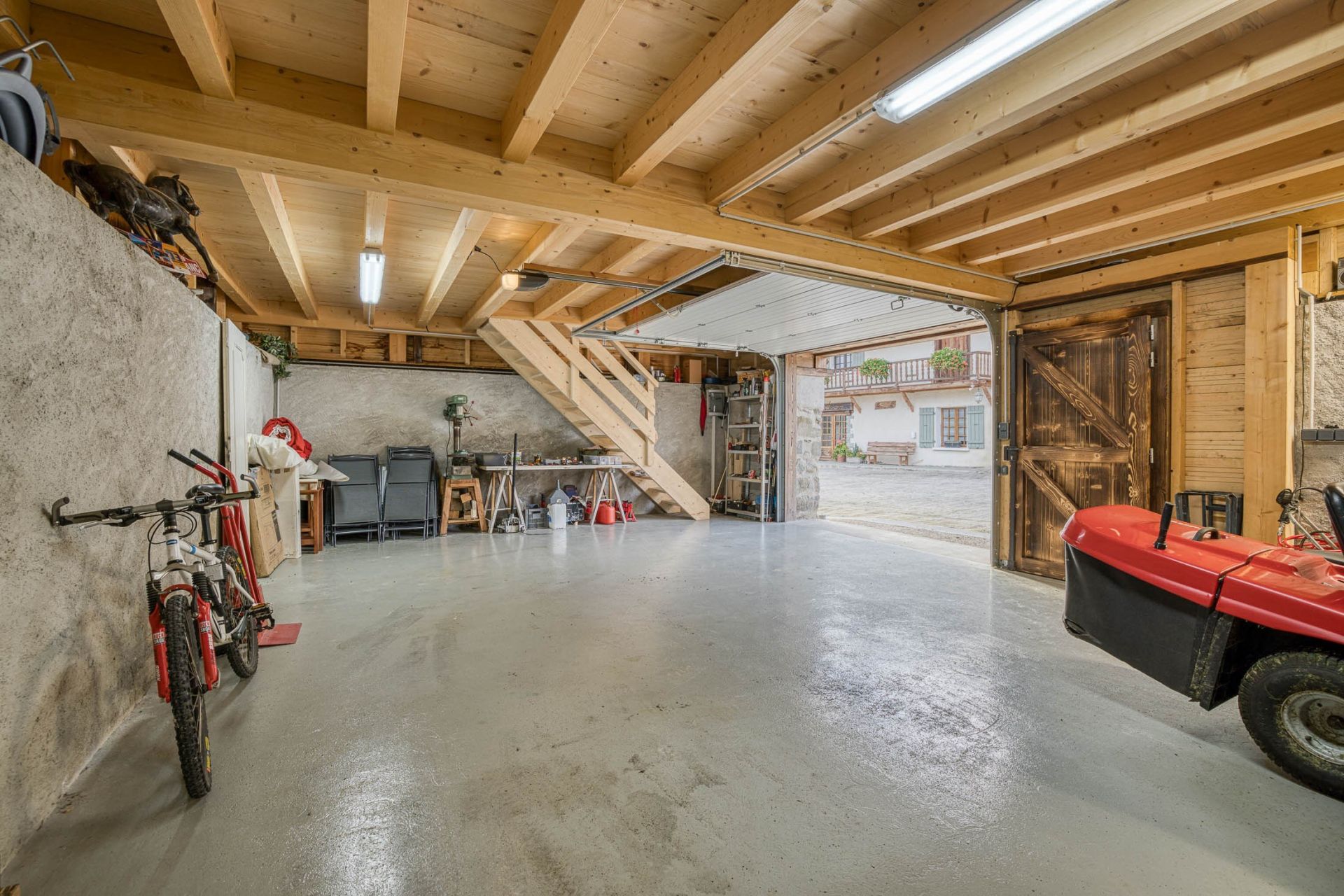 house 12 Rooms for sale on ANNECY (74000)