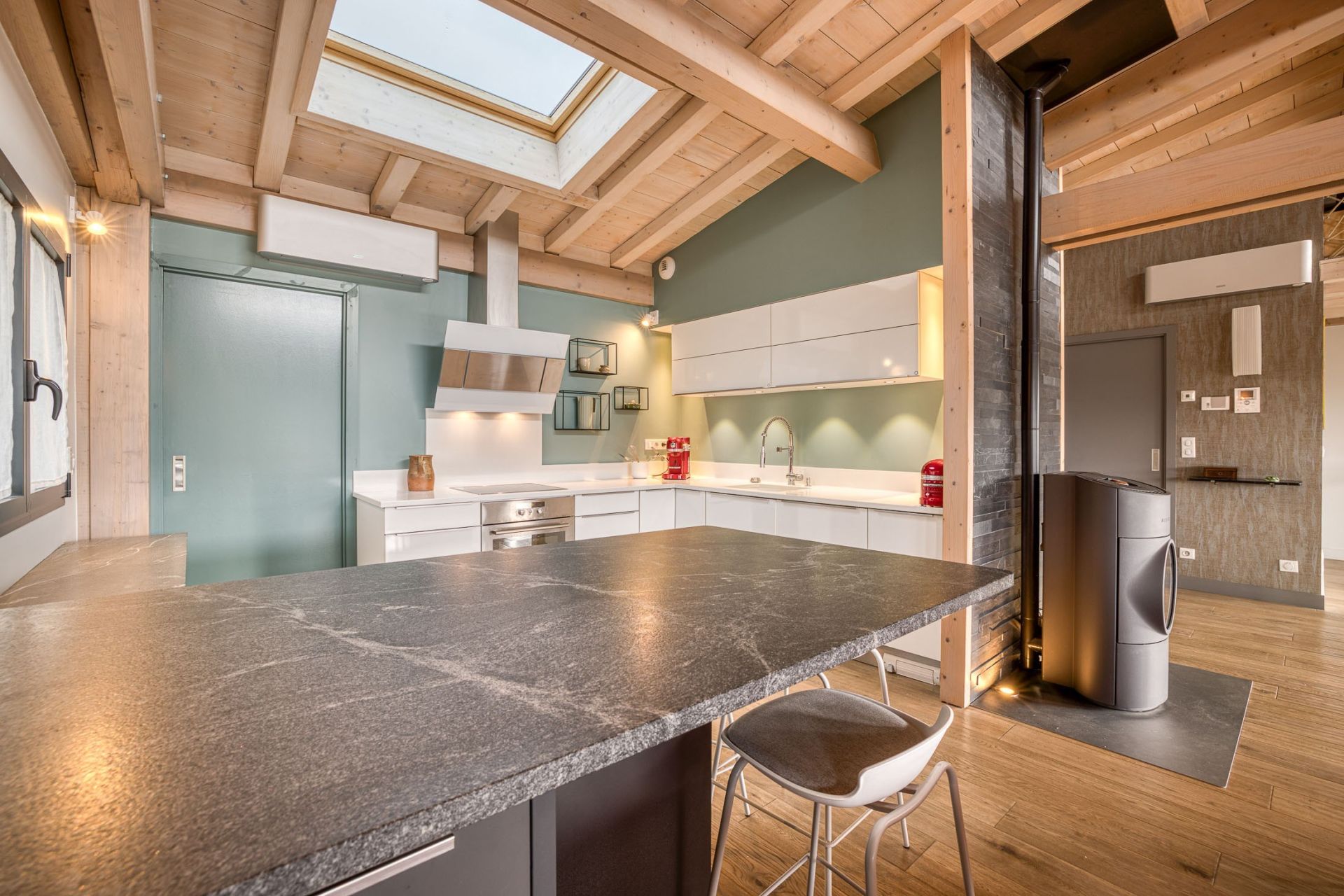 house 5 Rooms for sale on VEYRIER DU LAC (74290)
