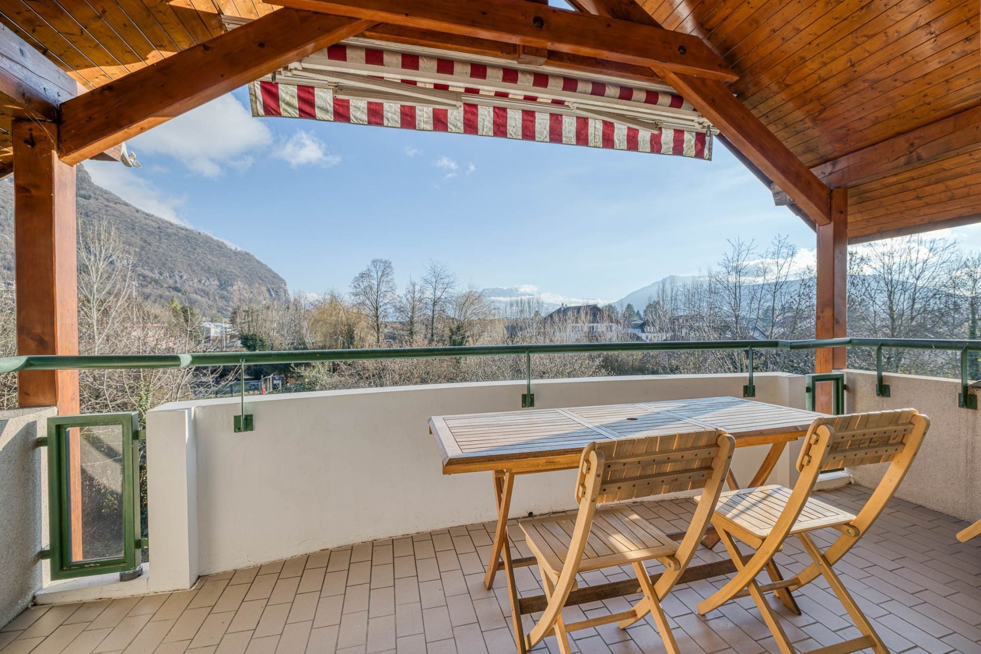 apartment 5 Rooms for sale on ANNECY LE VIEUX (74940)