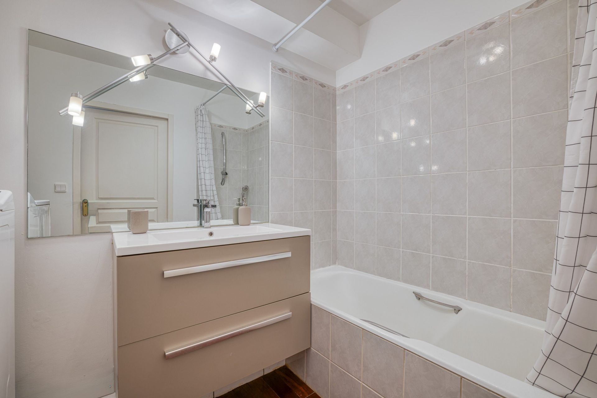 apartment 5 Rooms for sale on ANNECY LE VIEUX (74940)