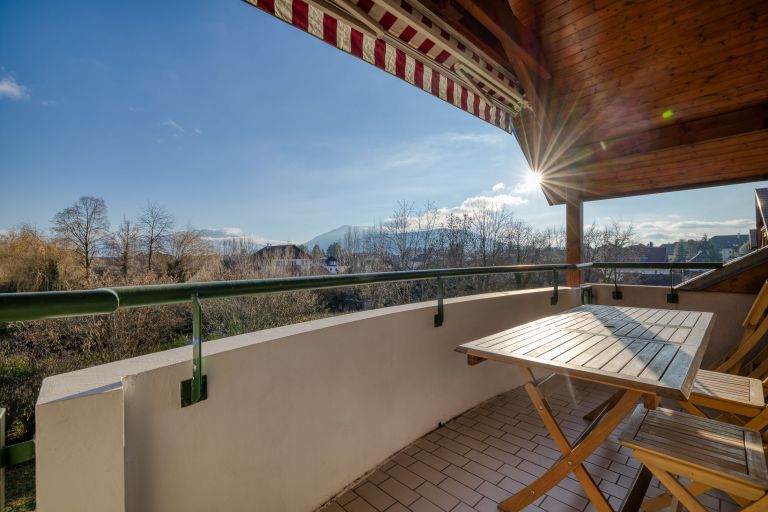 apartment 5 Rooms for sale on ANNECY LE VIEUX (74940)