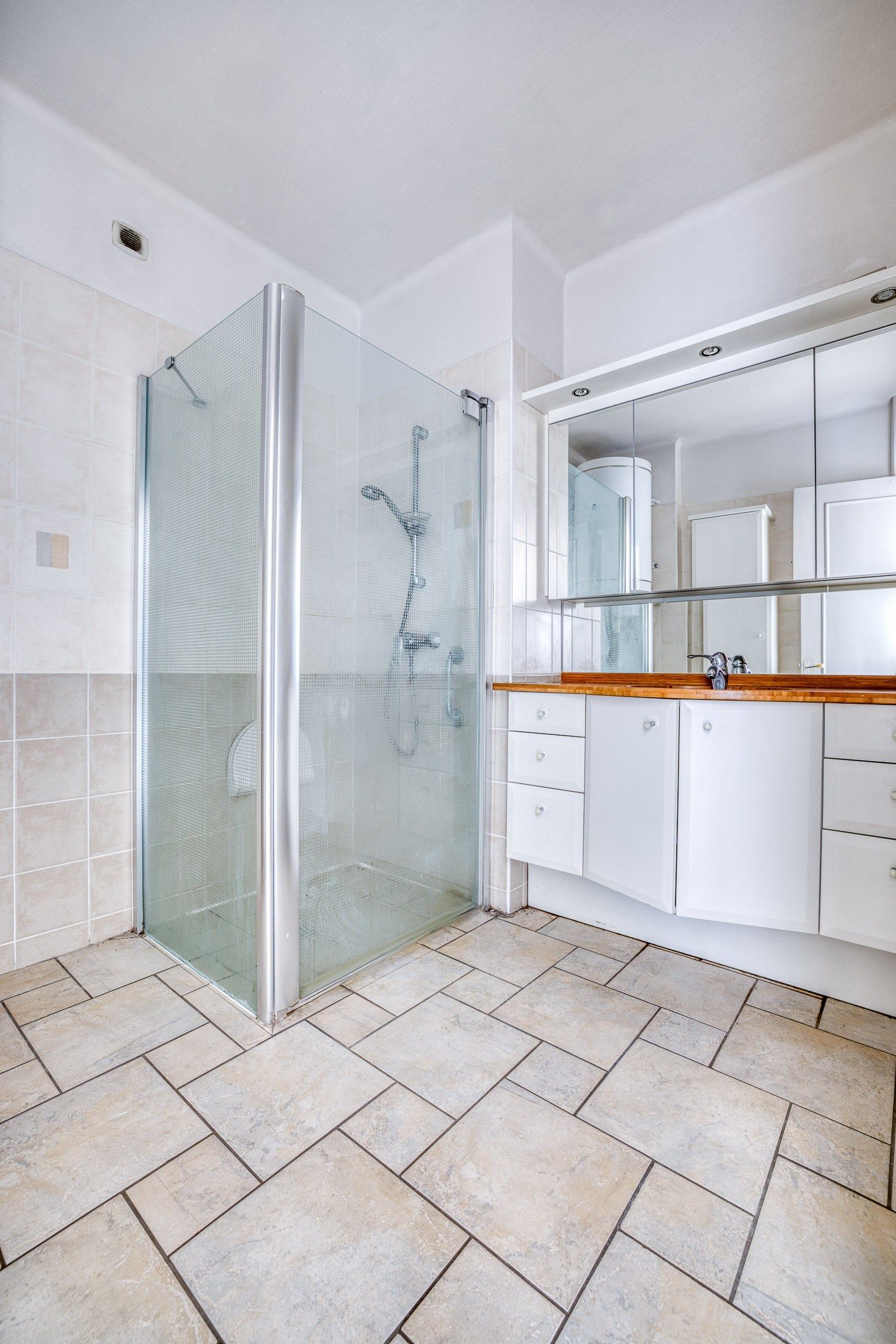 apartment 4 Rooms for sale on ANNECY (74000)