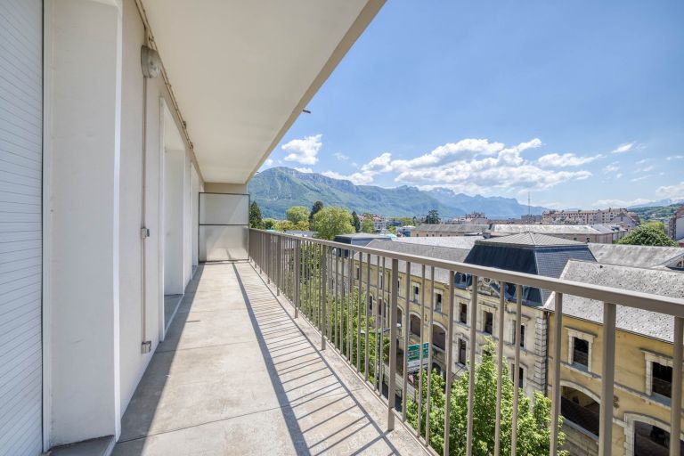 apartment 4 Rooms for sale on ANNECY (74000)