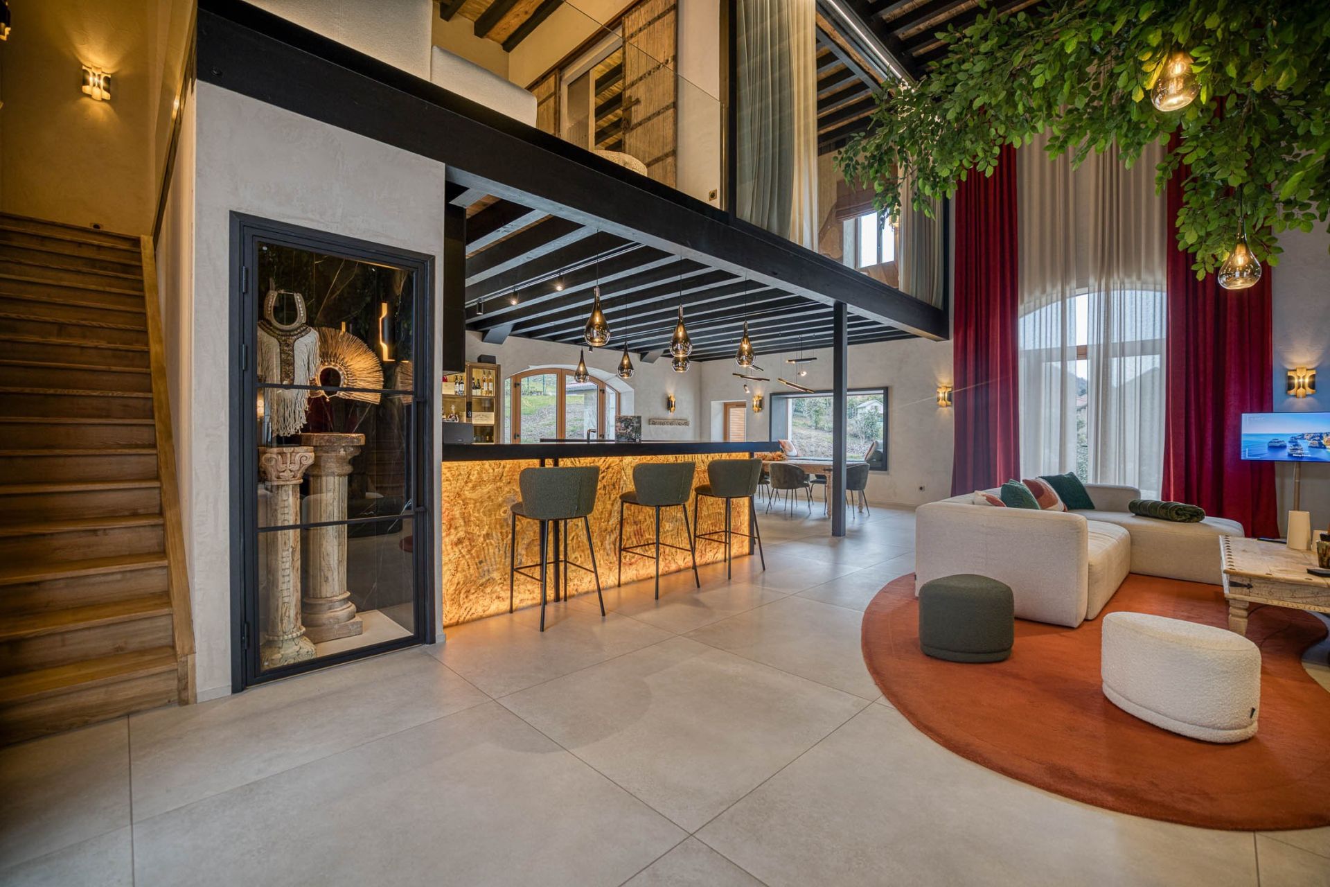 house 8 Rooms for sale on SEVRIER (74320)