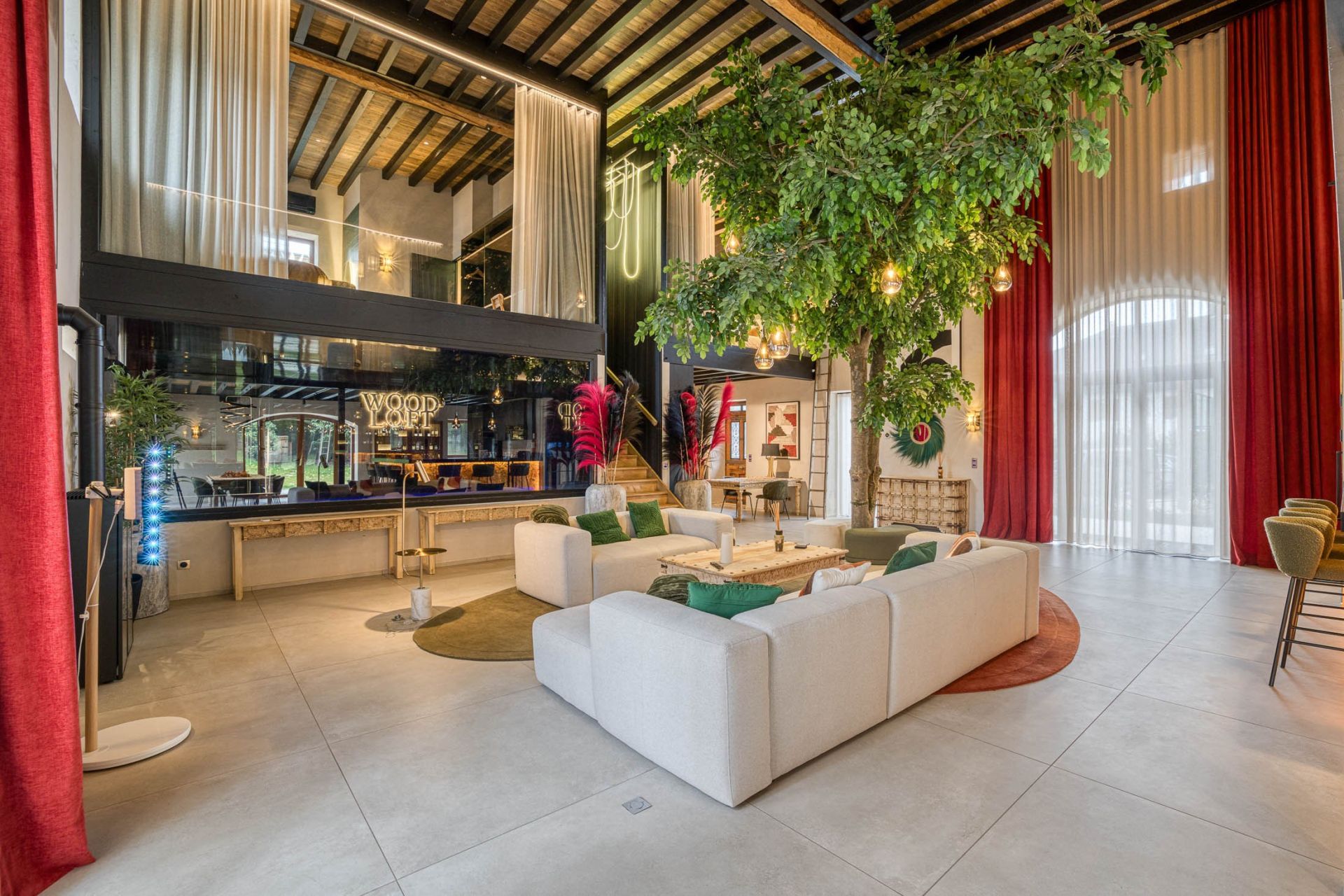 house 8 Rooms for sale on SEVRIER (74320)