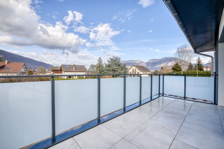 apartment 2 Rooms for sale on SEVRIER (74320)