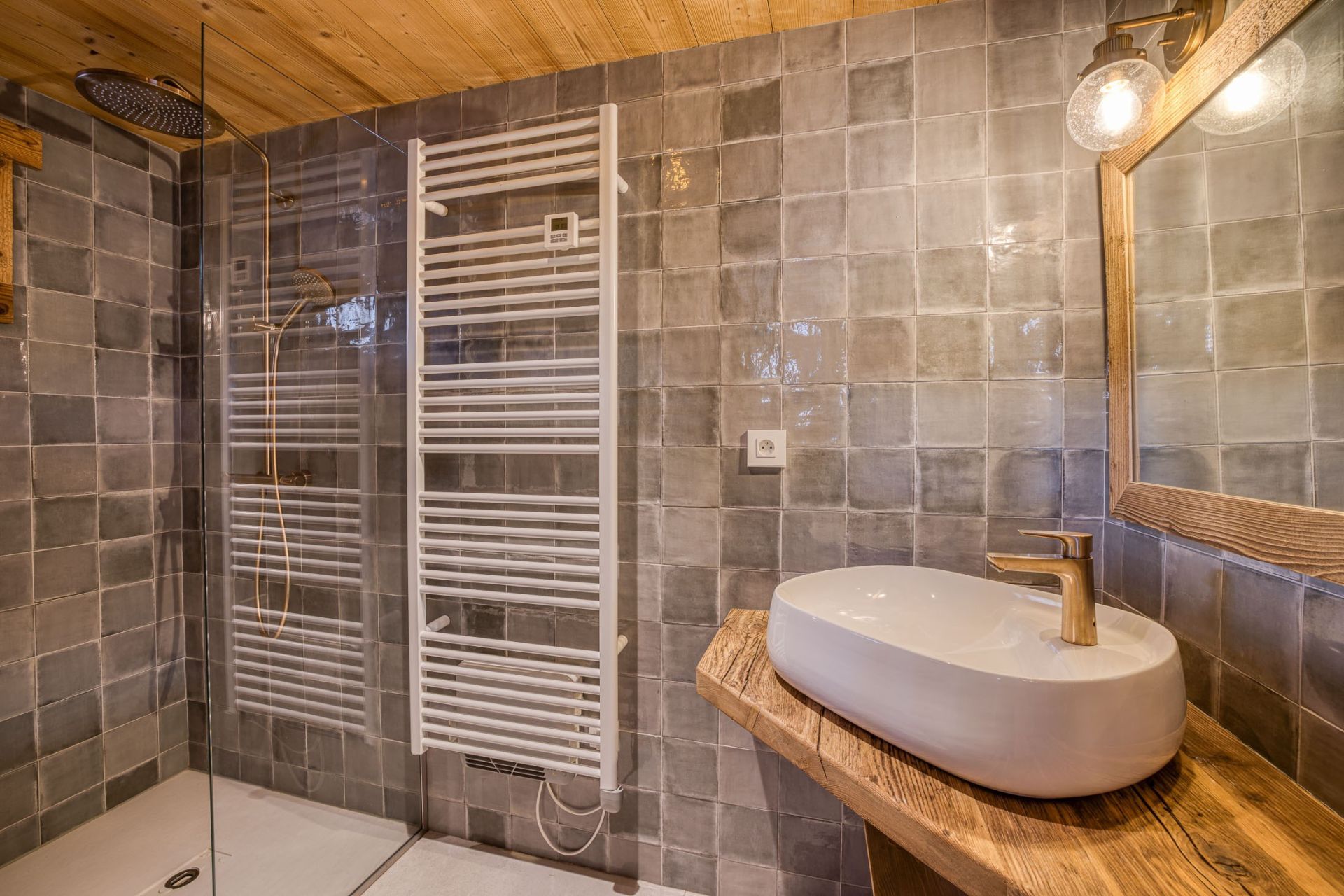 chalet 7 Rooms for sale on LA CLUSAZ (74220)