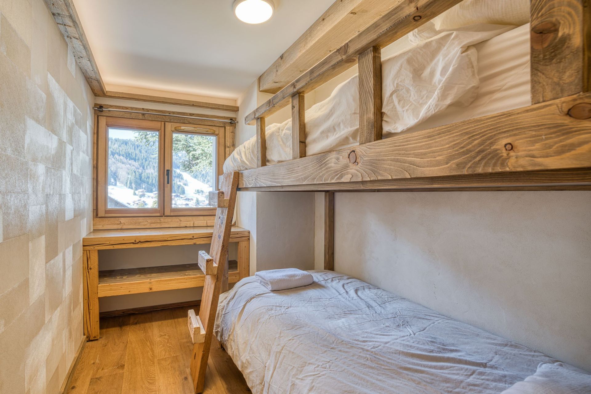 chalet 7 Rooms for sale on LA CLUSAZ (74220)