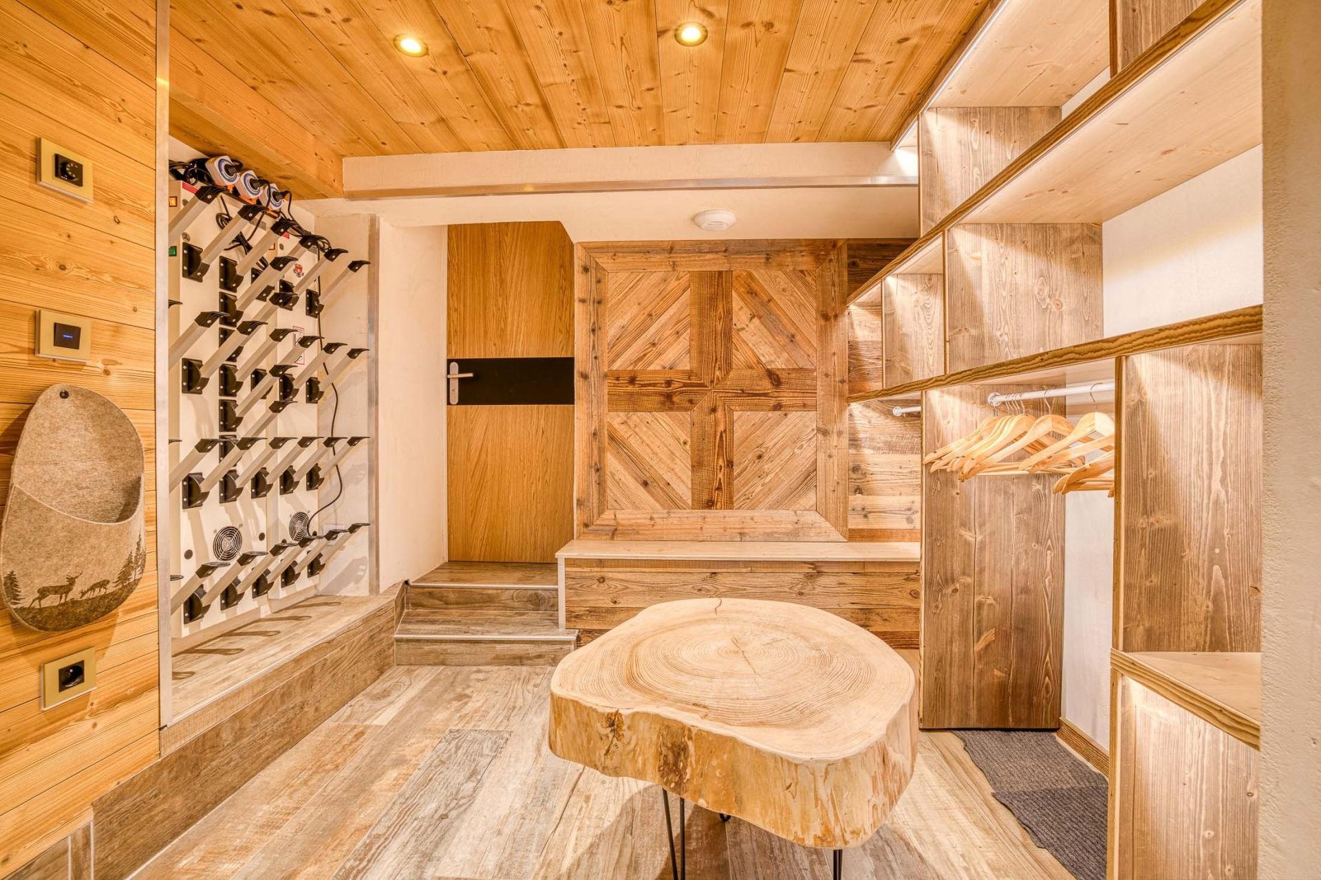 chalet 7 Rooms for sale on LA CLUSAZ (74220)