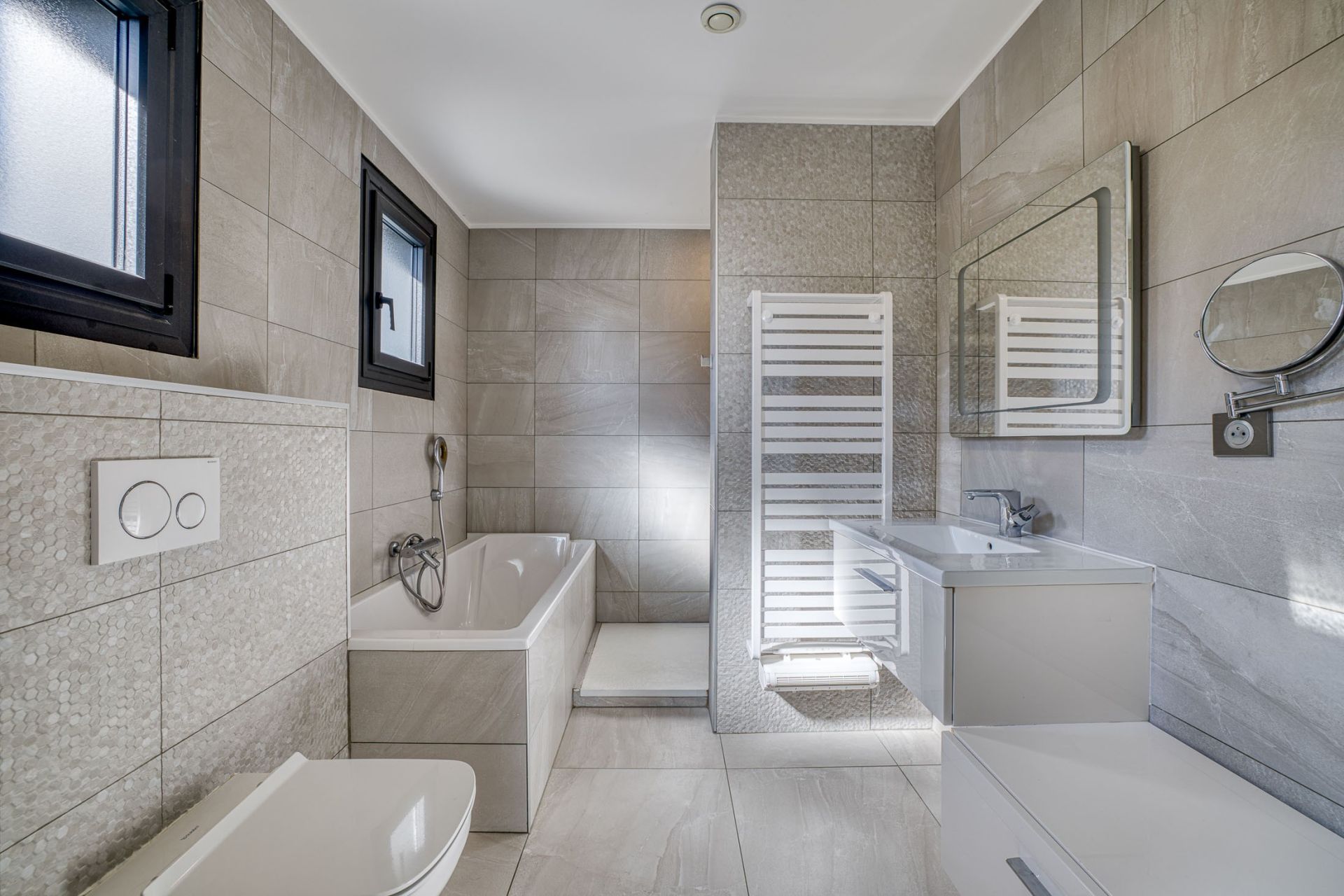 house 8 Rooms for sale on ANNECY (74370)