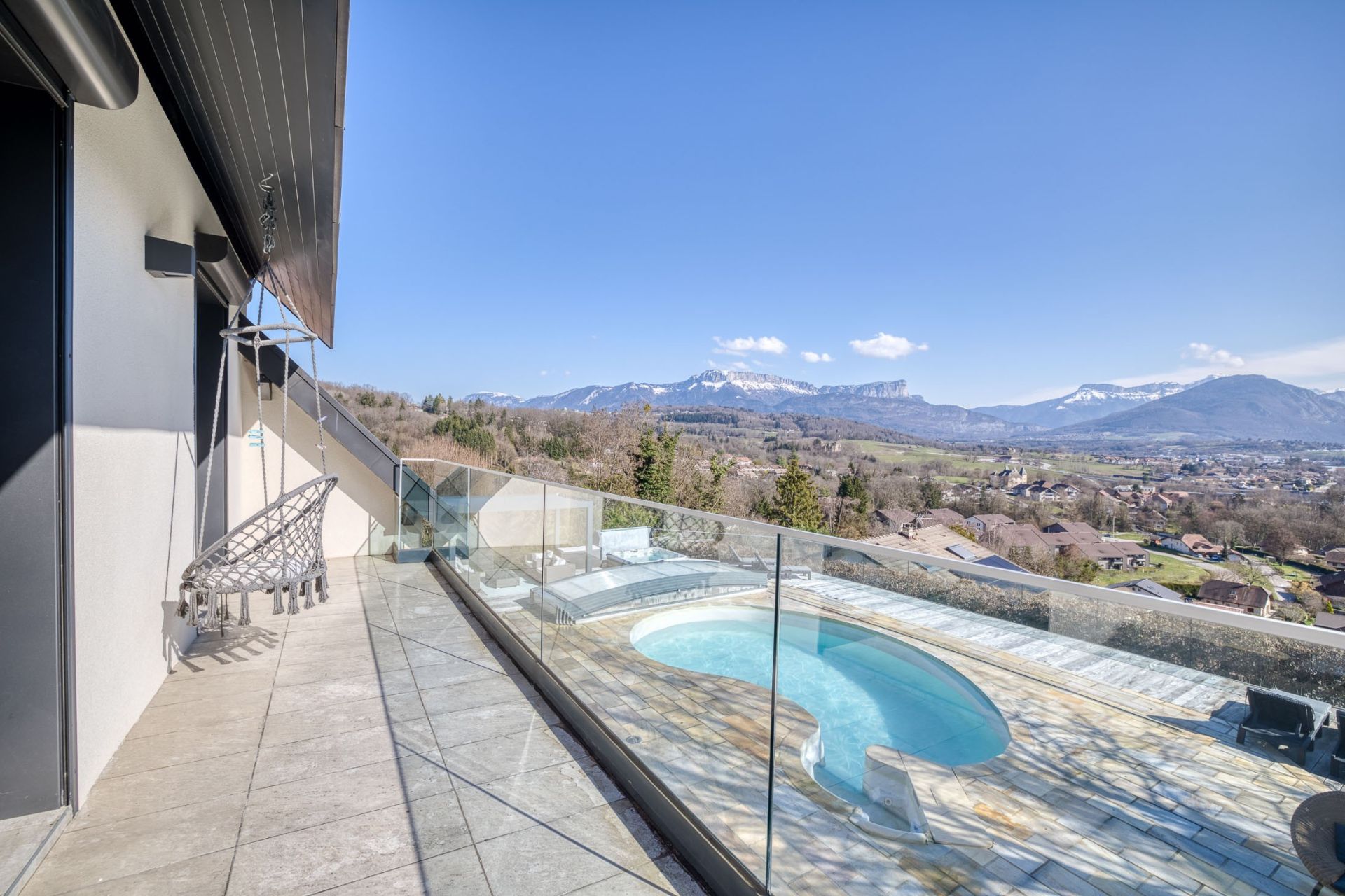 house 8 Rooms for sale on ANNECY (74370)