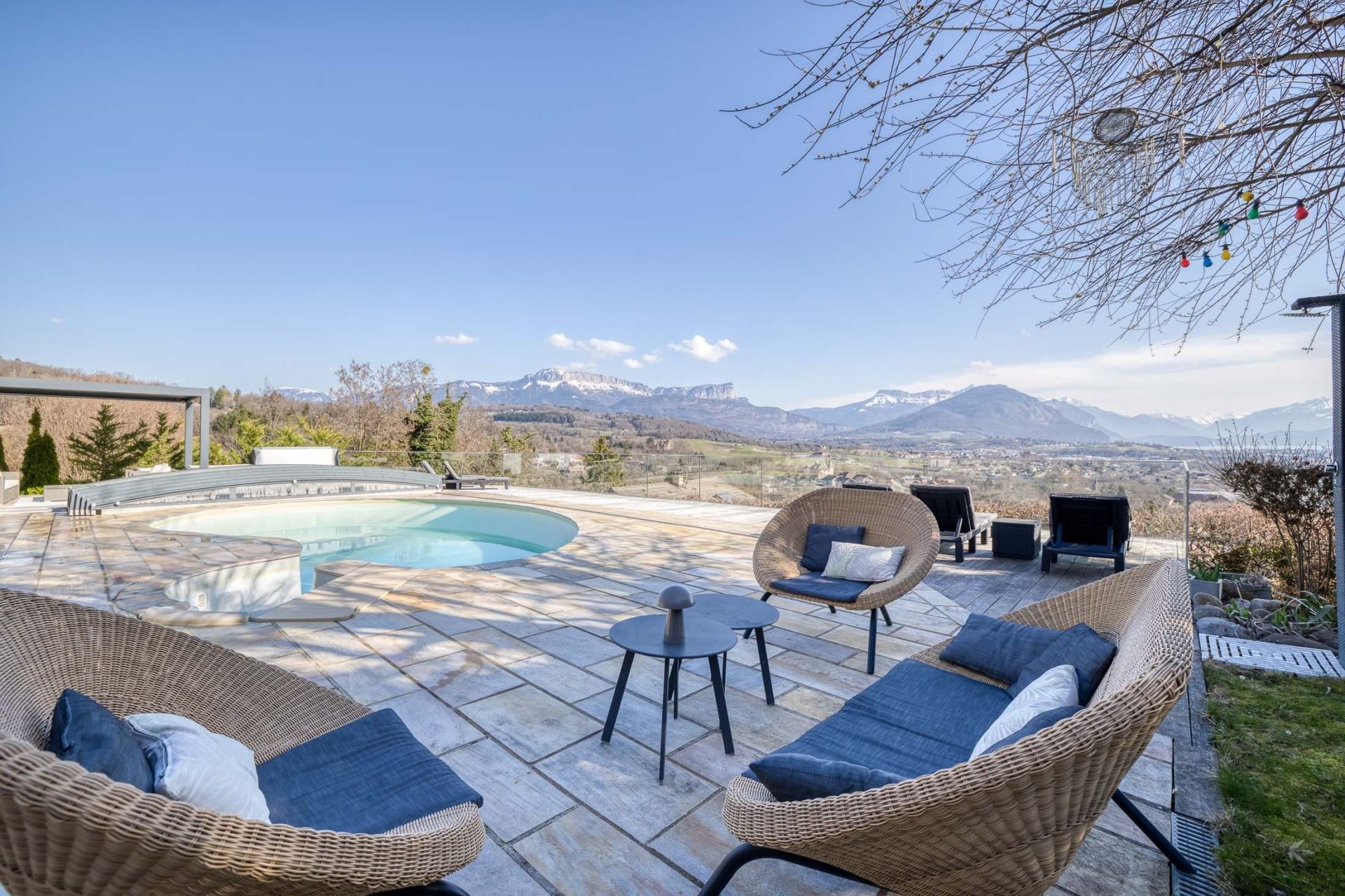 house 8 Rooms for sale on ANNECY (74370)