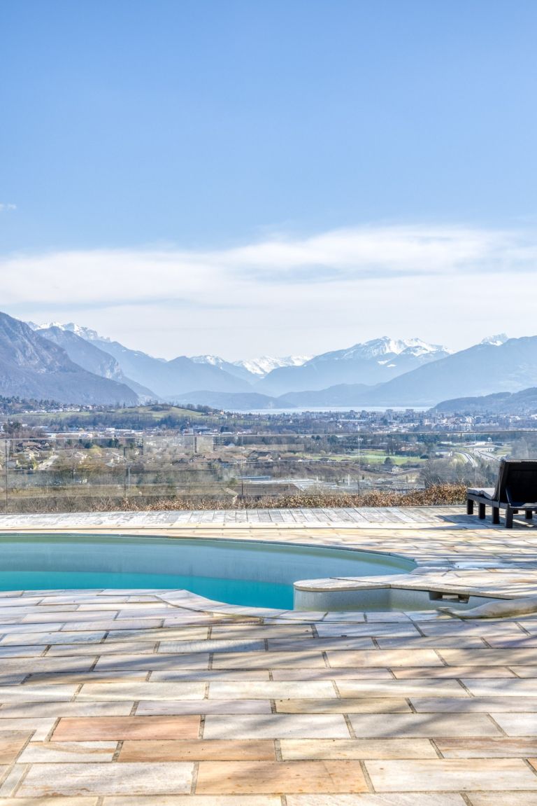 house 8 Rooms for sale on ANNECY (74370)