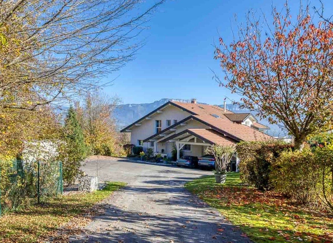 house 7 Rooms for sale on PRINGY (74370)