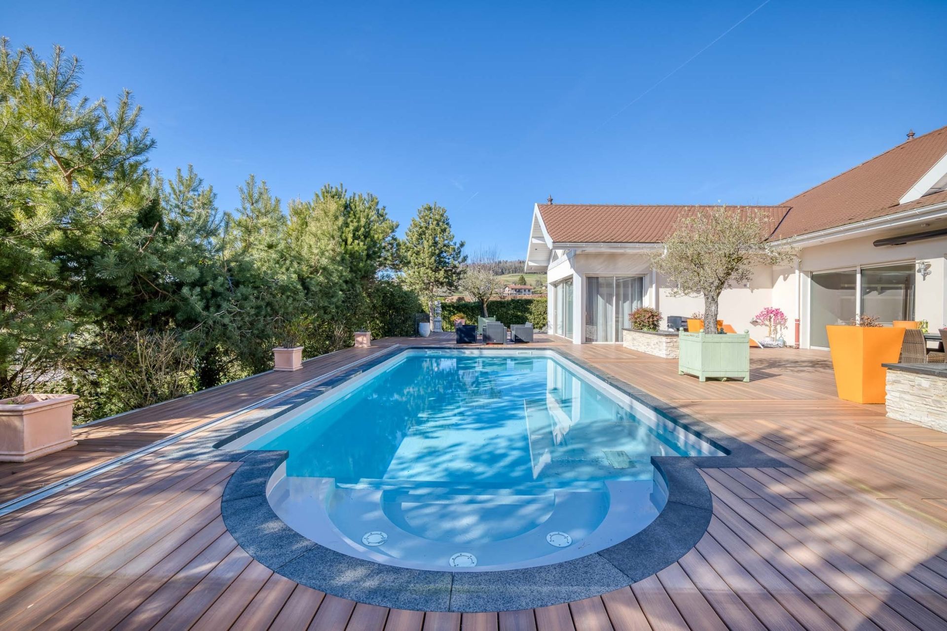 house 18 Rooms for sale on CHAPEIRY (74540)