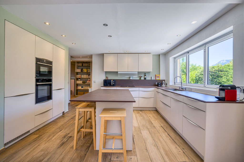 house 6 Rooms for sale on ANNECY LE VIEUX (74940)