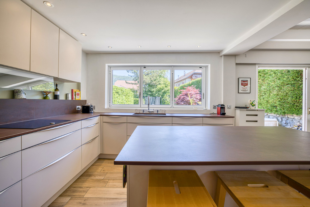 house 6 Rooms for sale on ANNECY LE VIEUX (74940)