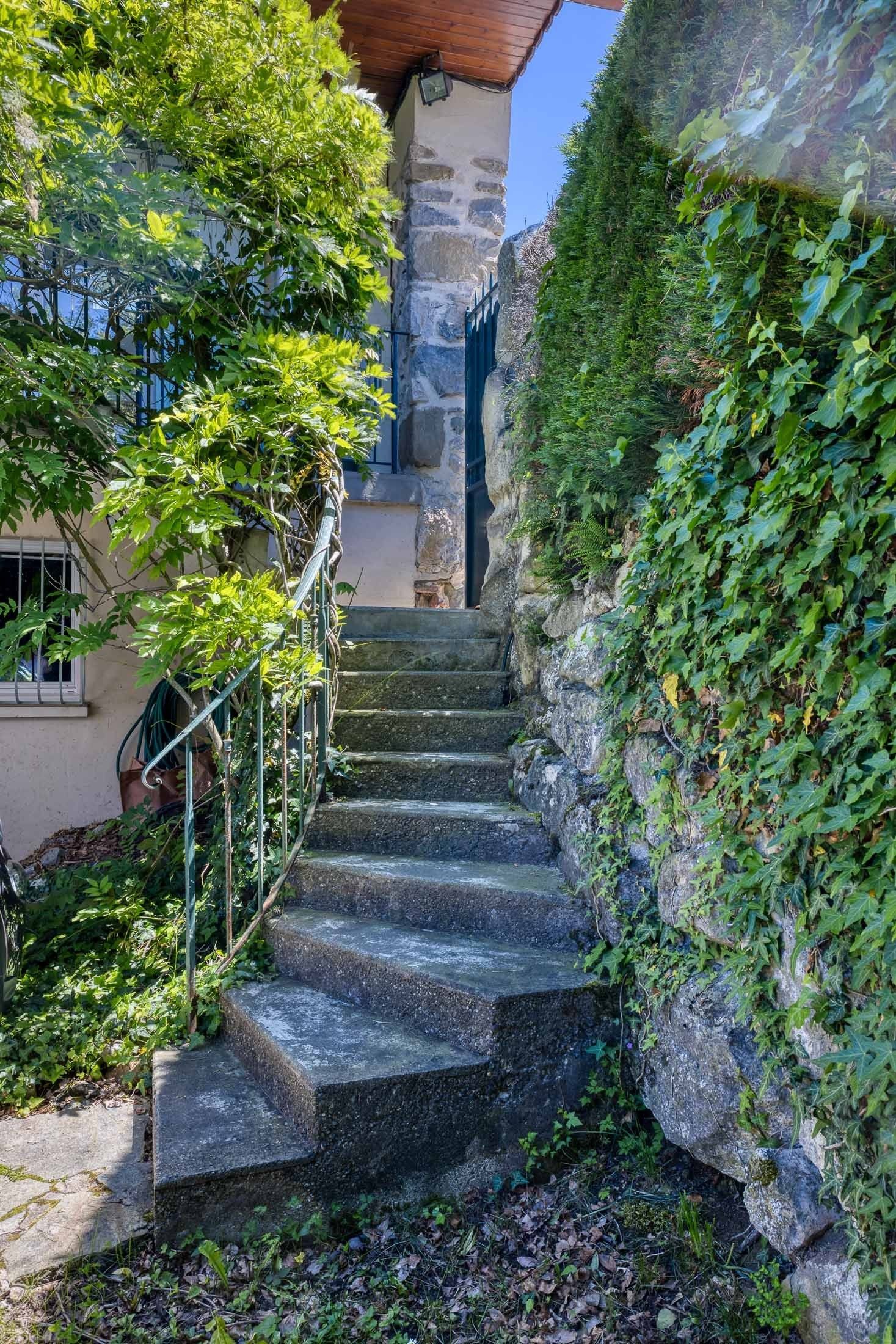 house 6 Rooms for sale on ANNECY LE VIEUX (74940)