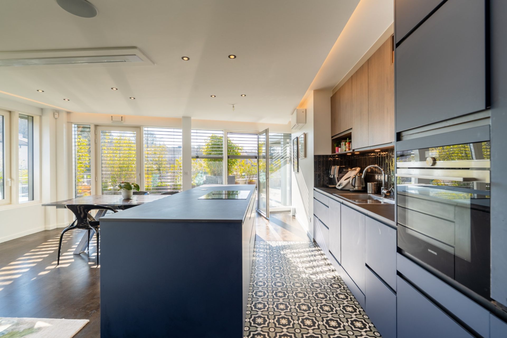 apartment 5 Rooms for sale on ANNECY (74000)